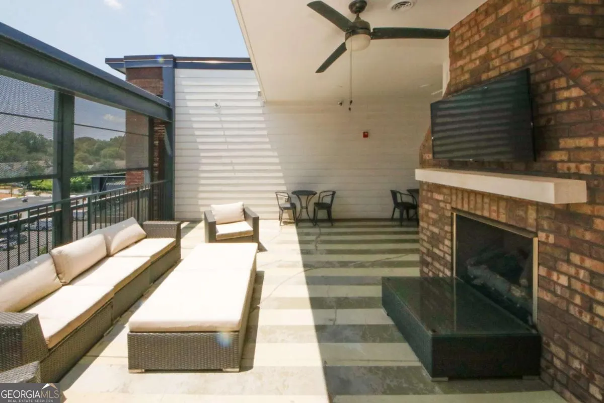 2 764 Memorial Drive SE, #2
