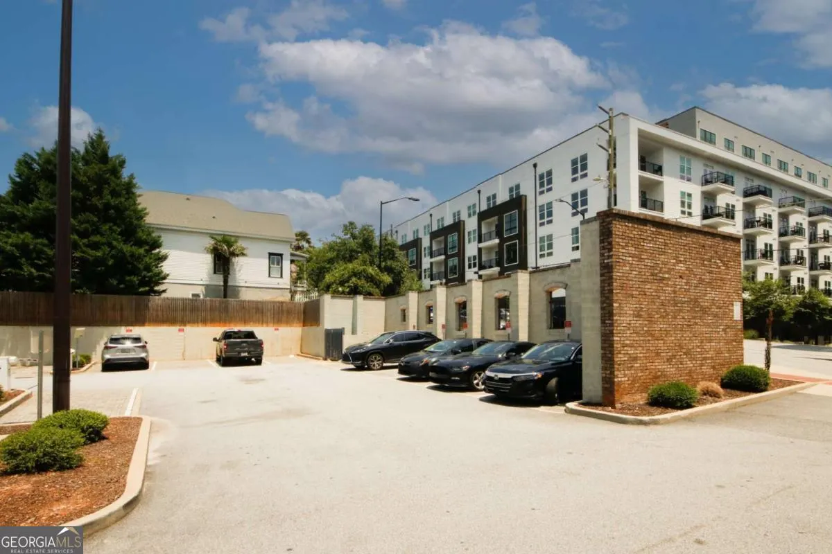 2 764 Memorial Drive SE, #2