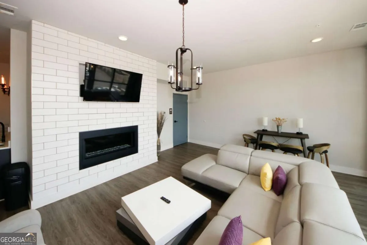 2 764 Memorial Drive SE, #2