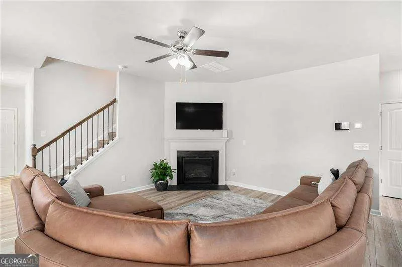 5056 Rapahoe Trail
