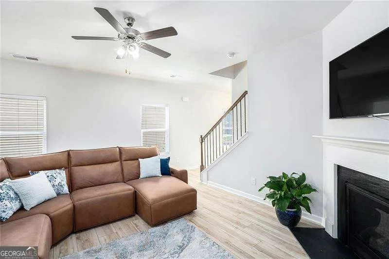 5056 Rapahoe Trail