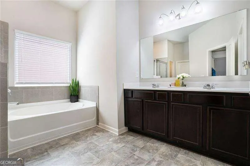 5056 Rapahoe Trail