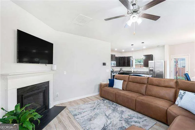 5056 Rapahoe Trail