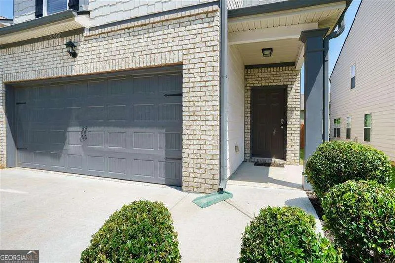 5056 Rapahoe Trail