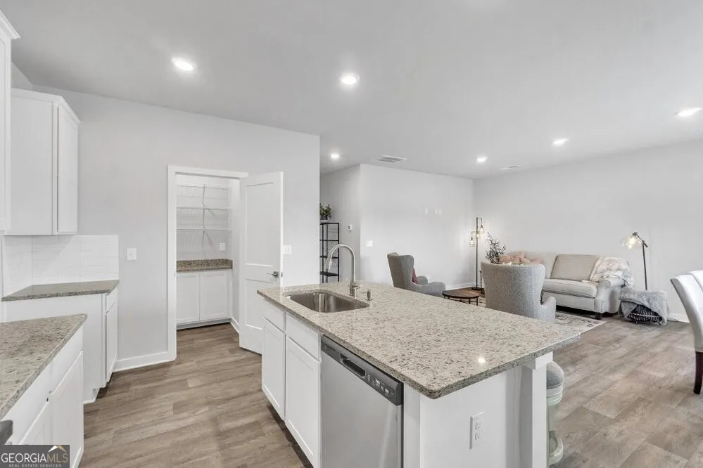 141 152 Post Oak Drive, #141