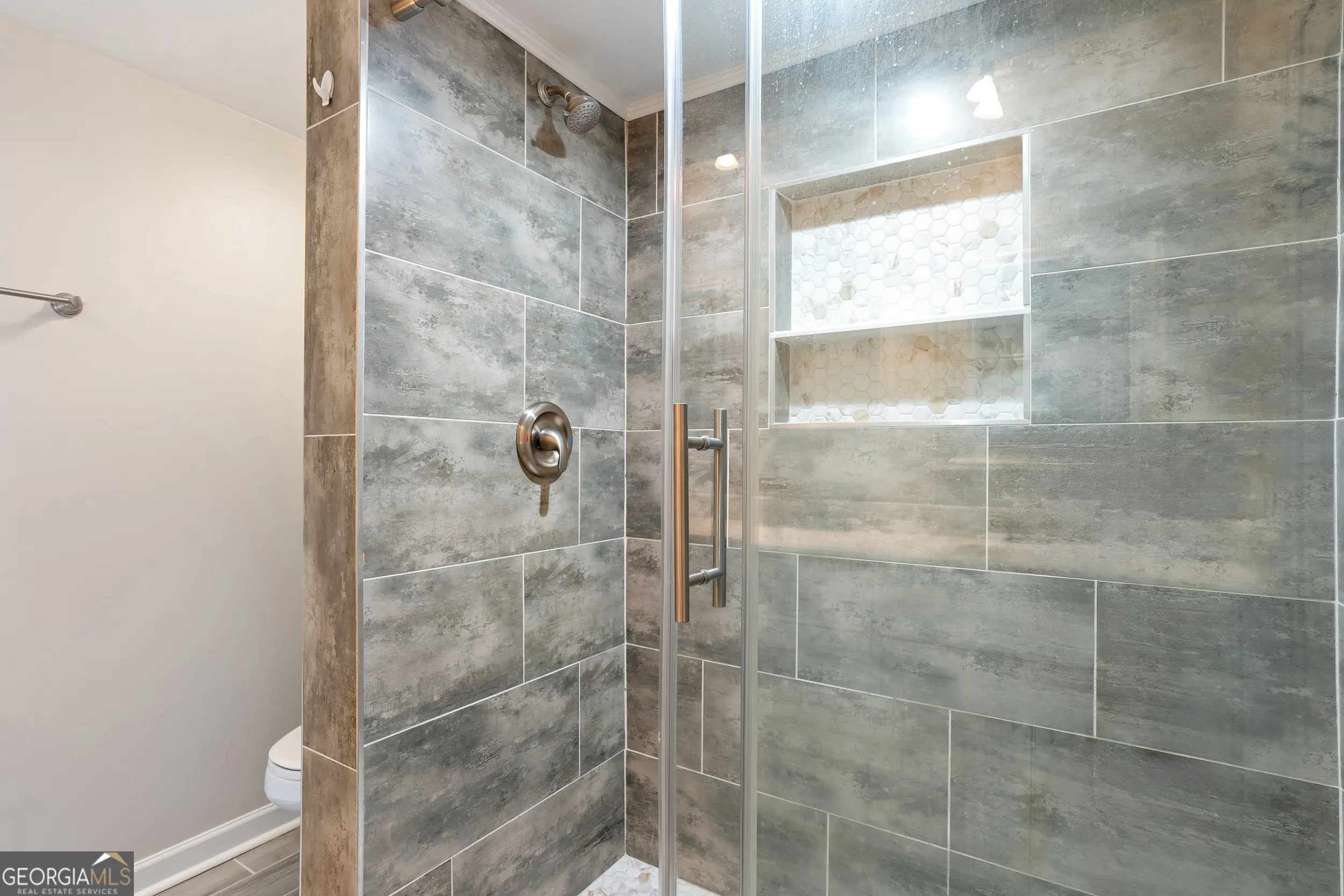 F32 6851 Roswell Road, #F32