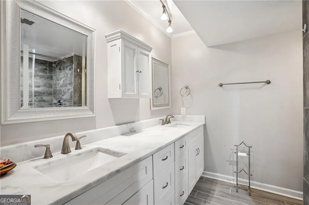 F32 6851 Roswell Road, #F32