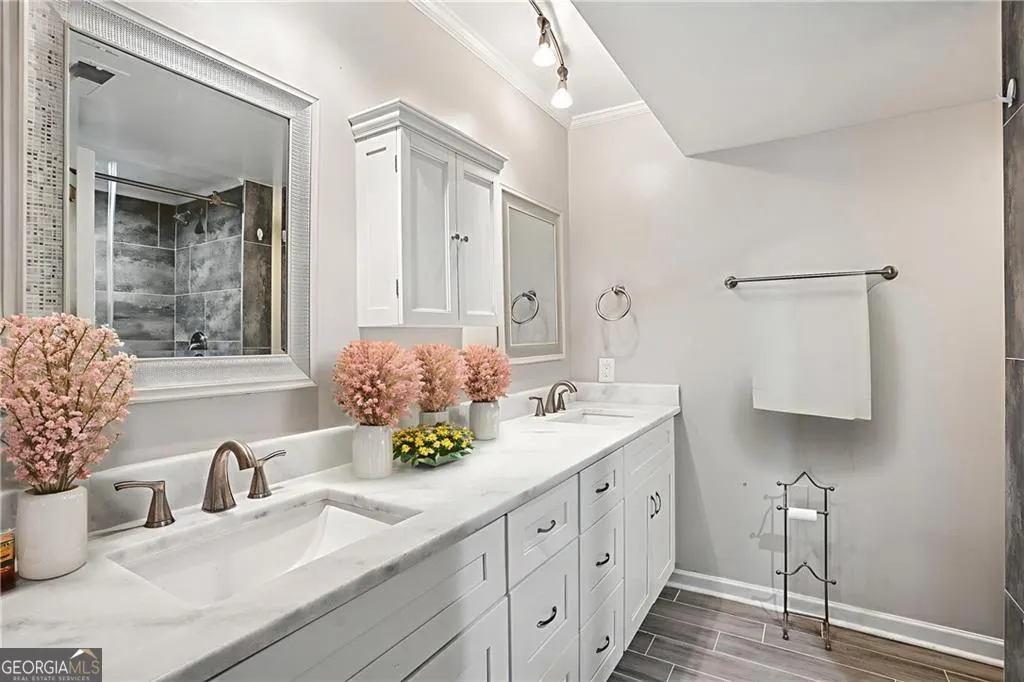 F32 6851 Roswell Road, #F32