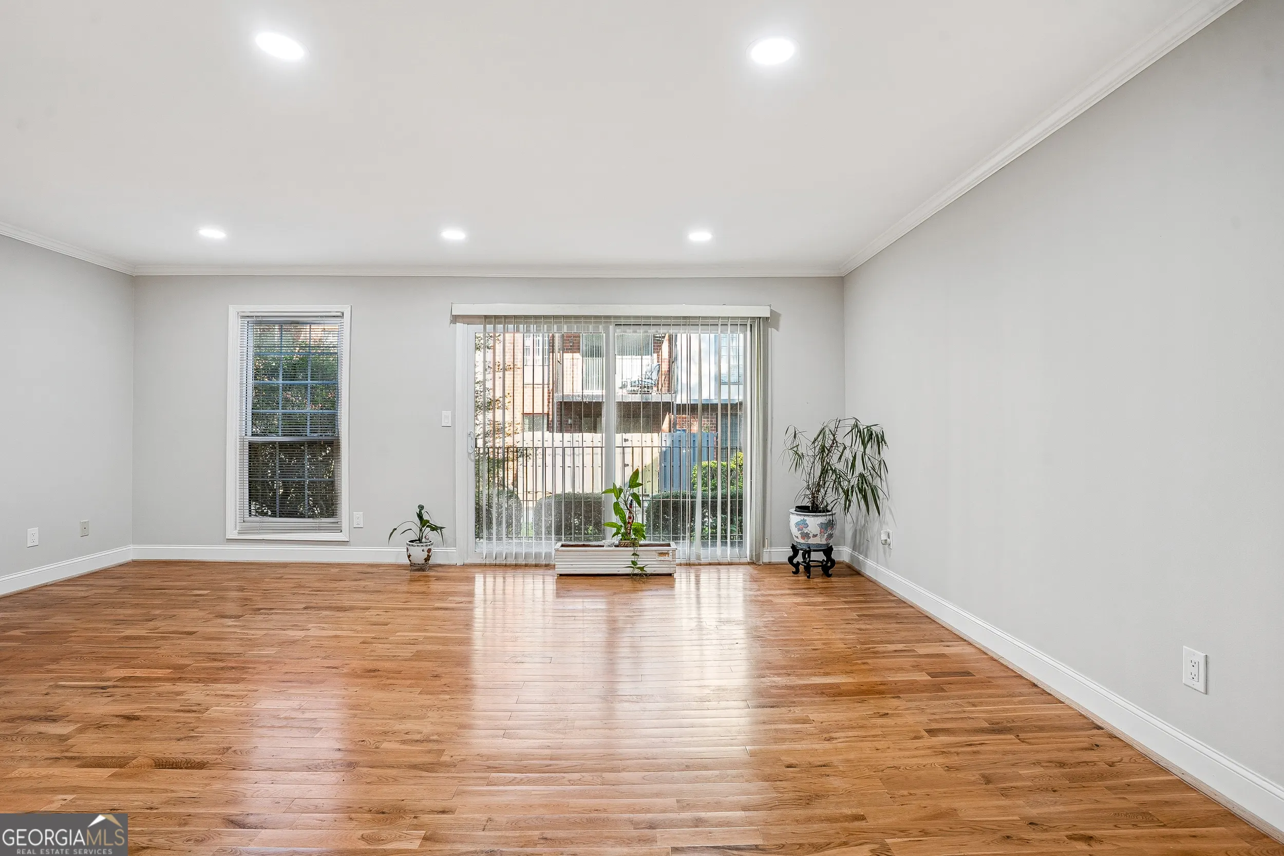 F32 6851 Roswell Road, #F32