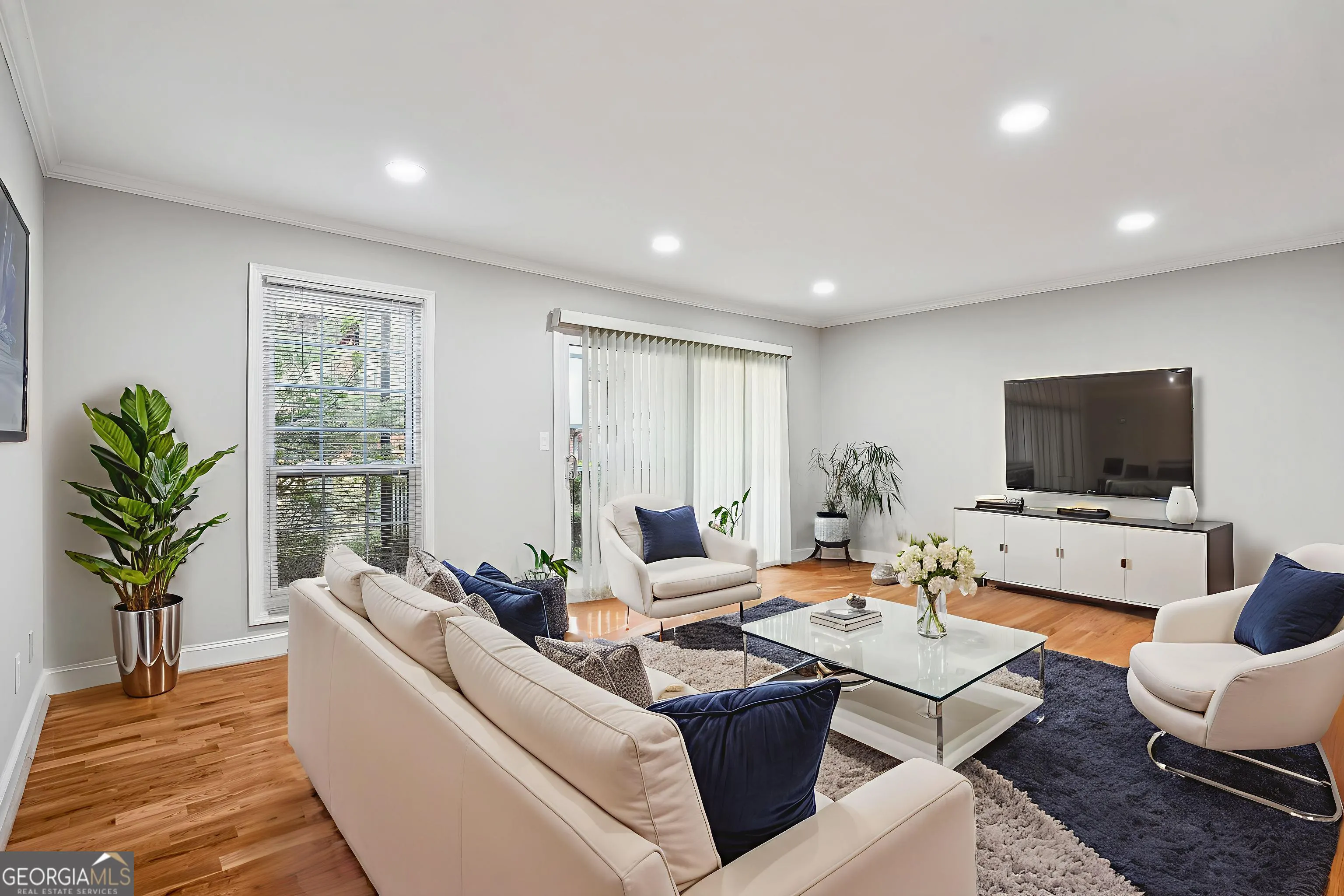 F32 6851 Roswell Road, #F32