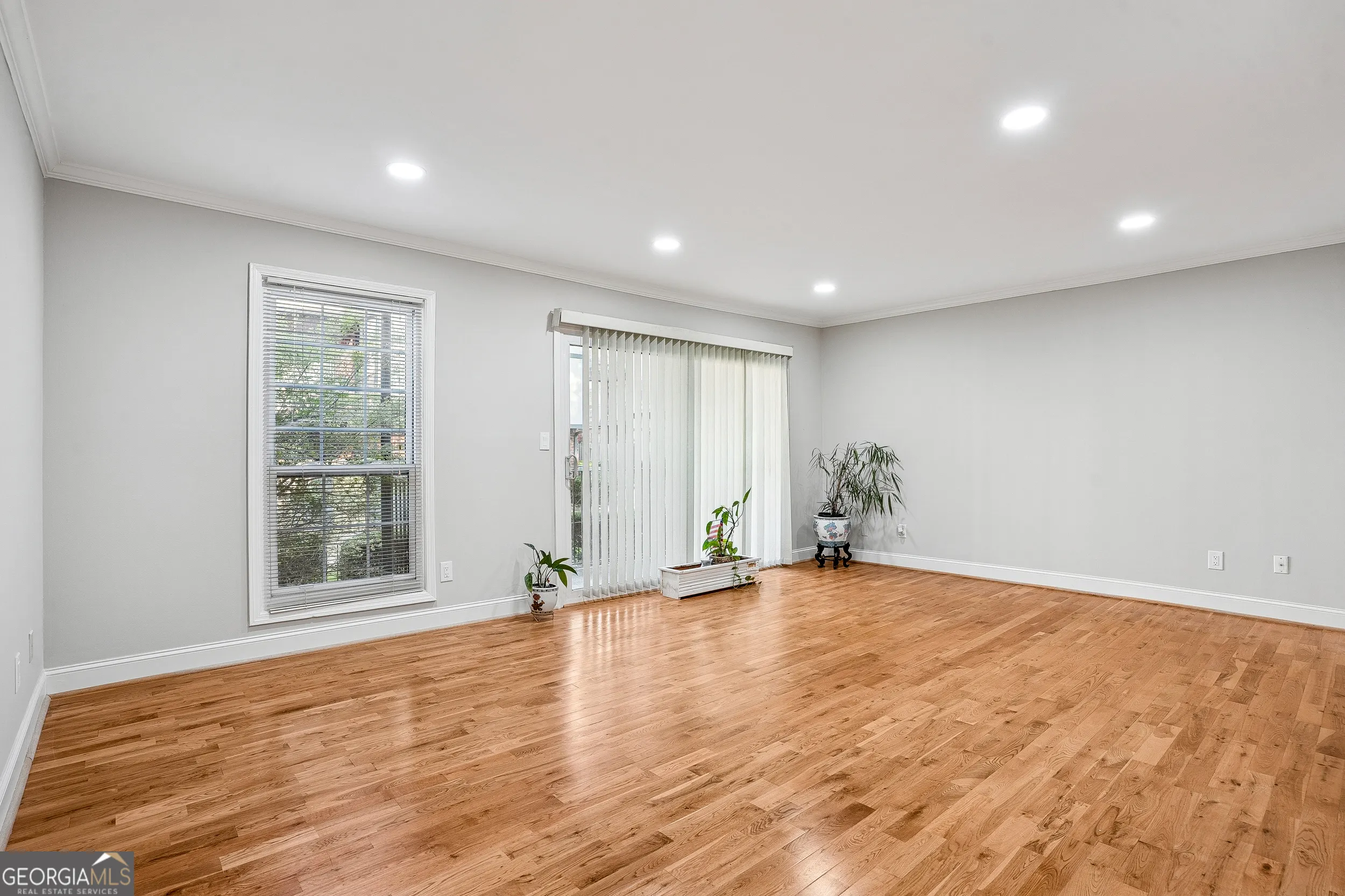 F32 6851 Roswell Road, #F32