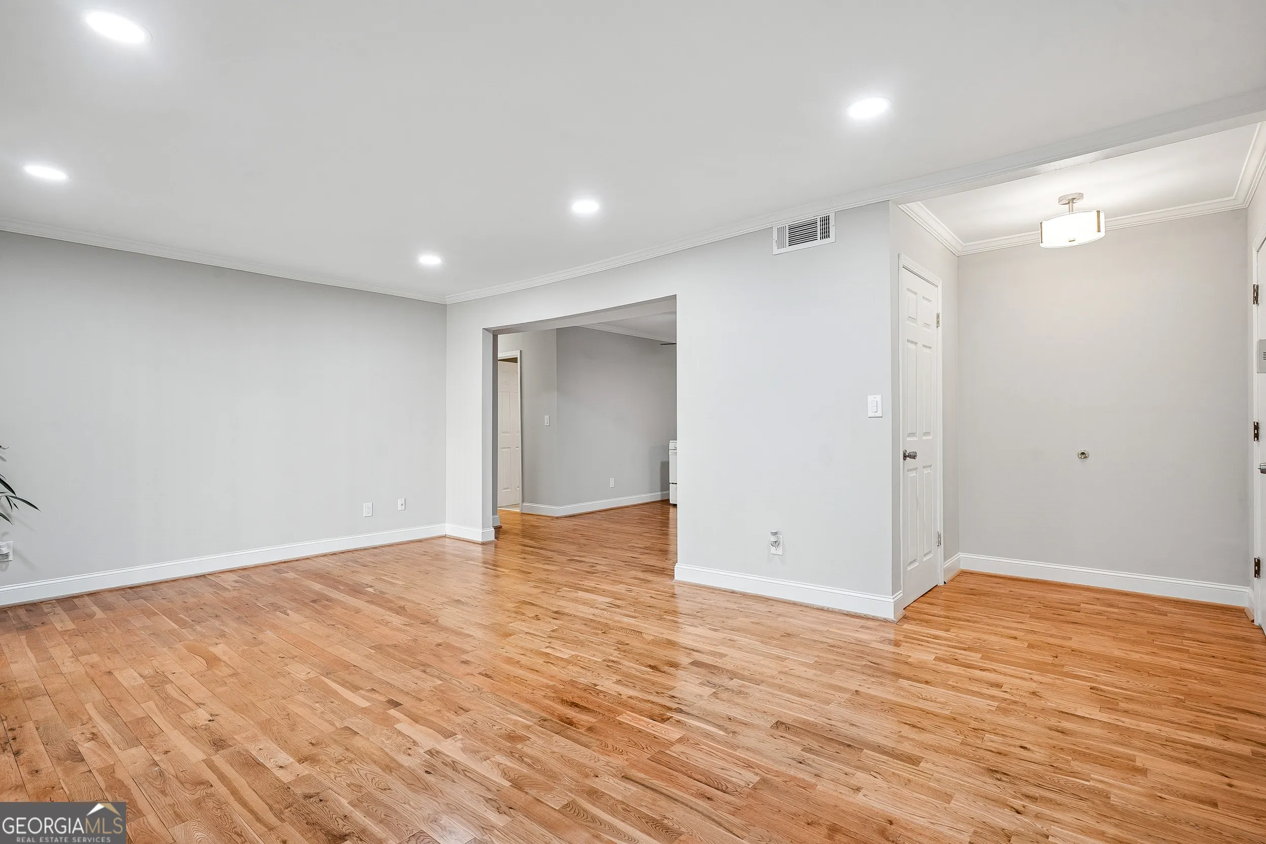 F32 6851 Roswell Road, #F32