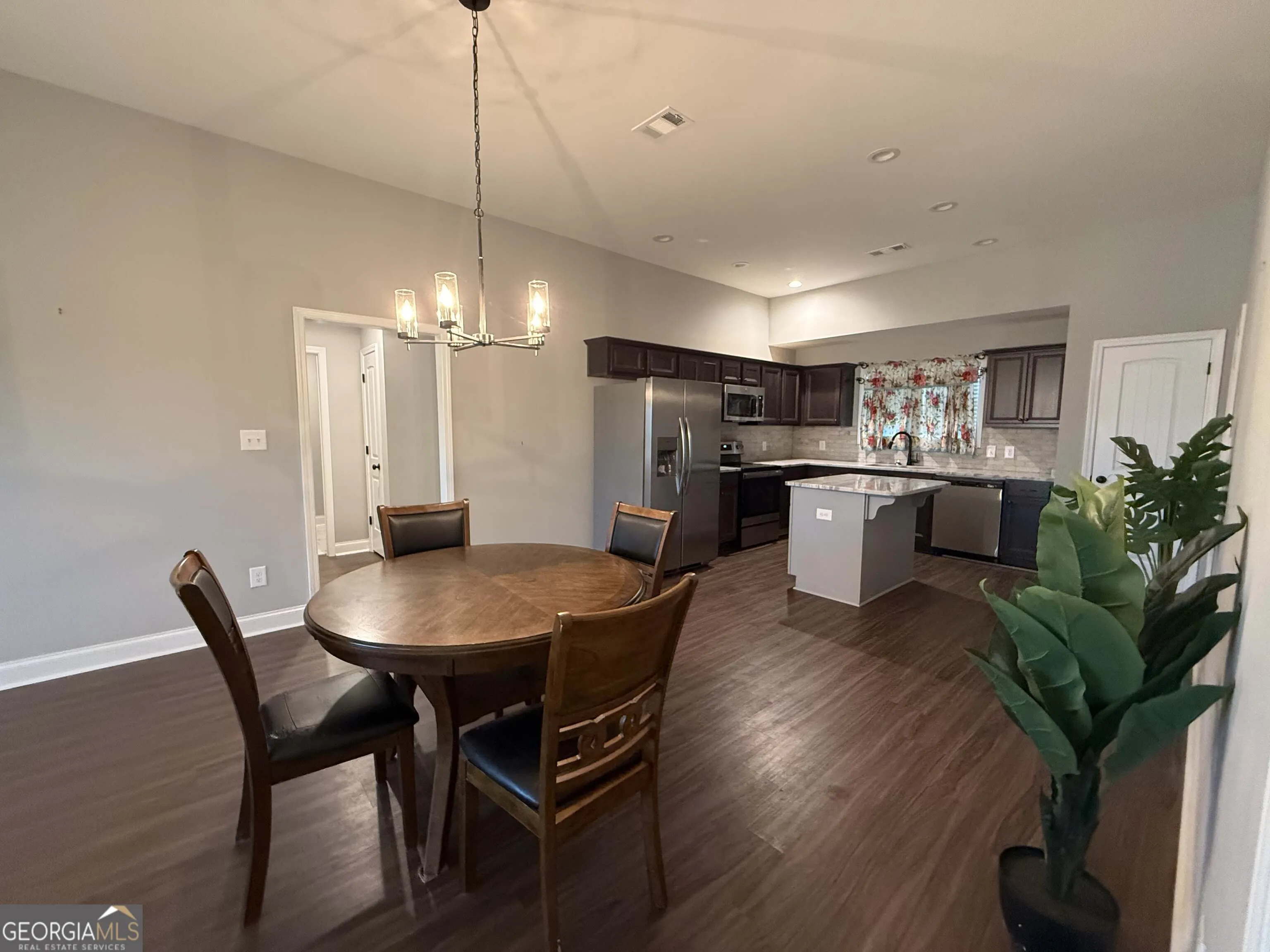 215 Red Tail Circle