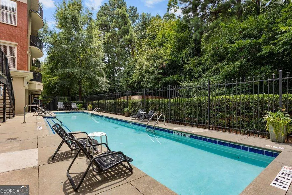 2313 560 Dutch Valley Road NE, #2313