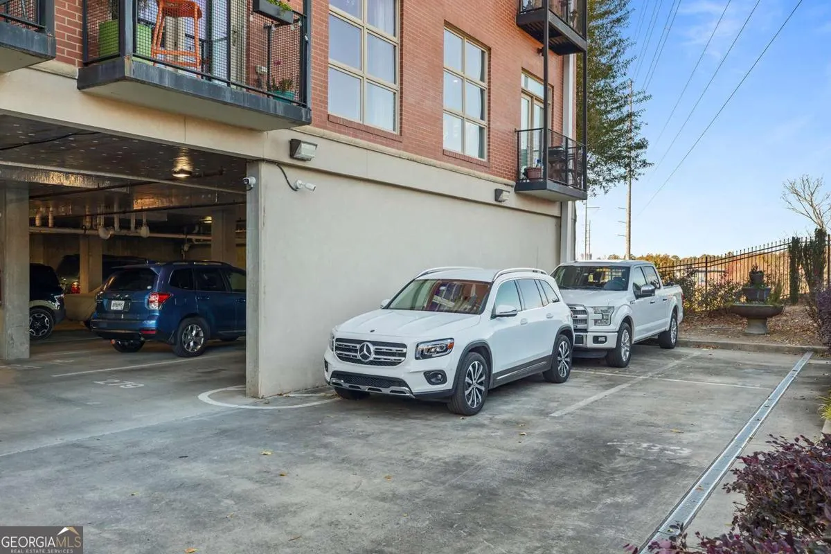 2313 560 Dutch Valley Road NE, #2313
