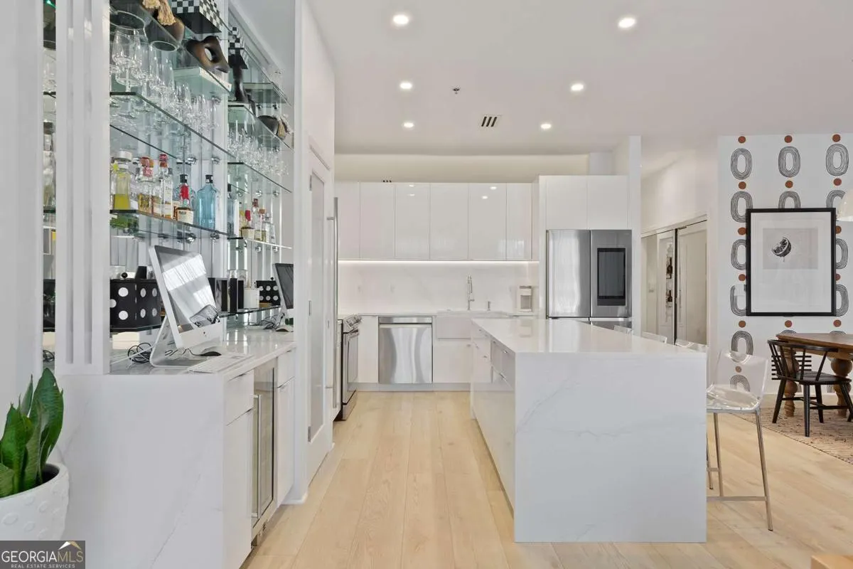 2313 560 Dutch Valley Road NE, #2313