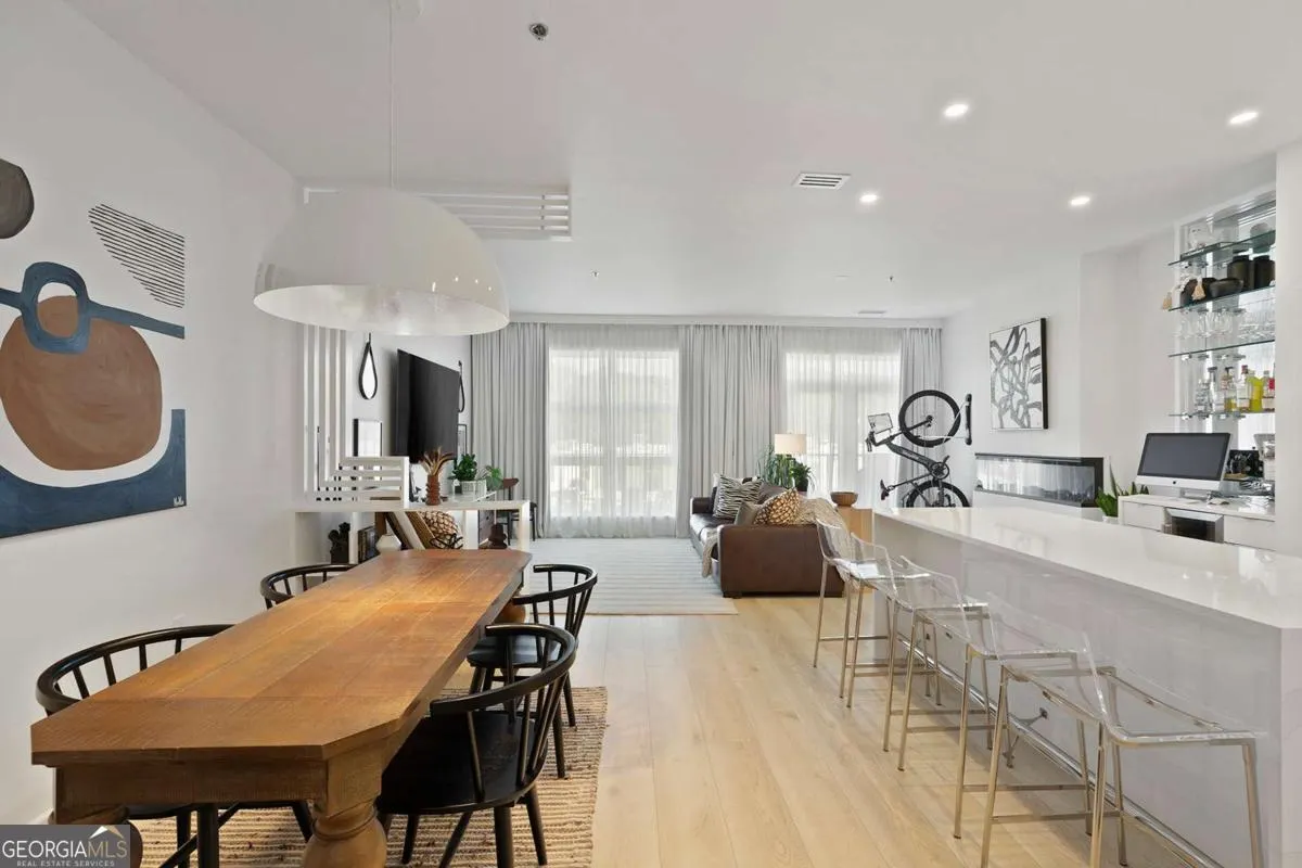 2313 560 Dutch Valley Road NE, #2313