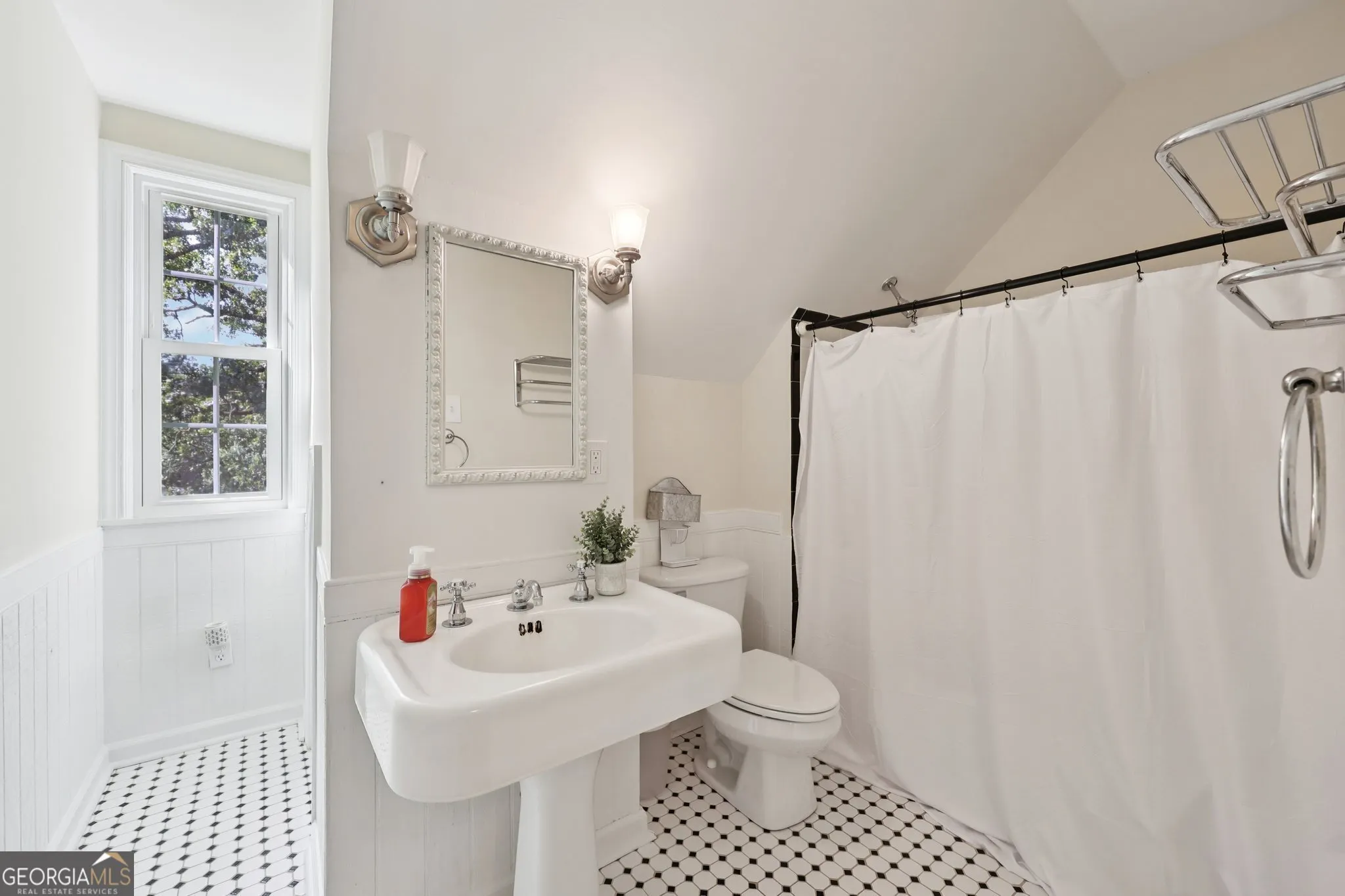1585 Blackwell Road