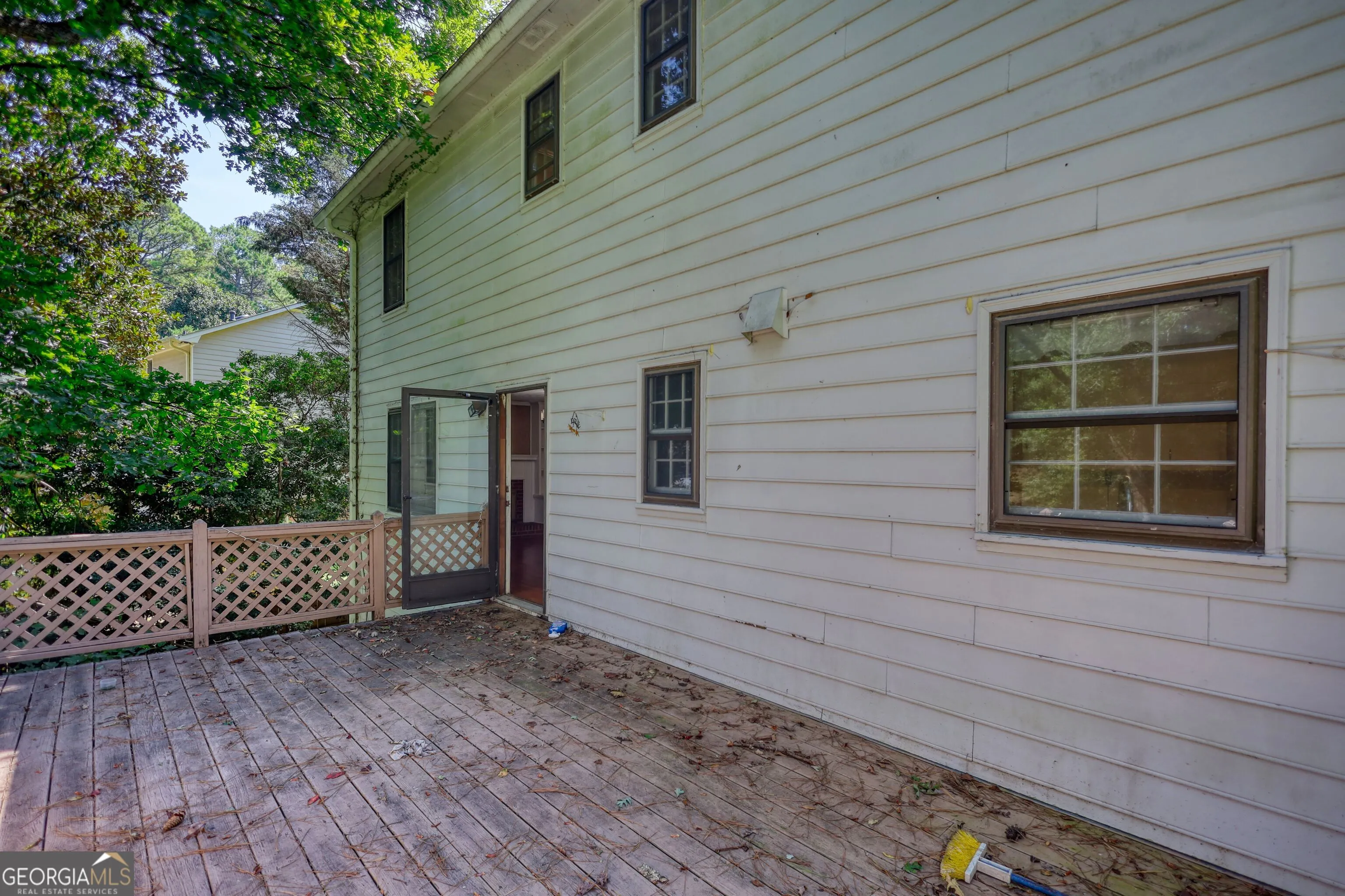 4527 Robie Road SW