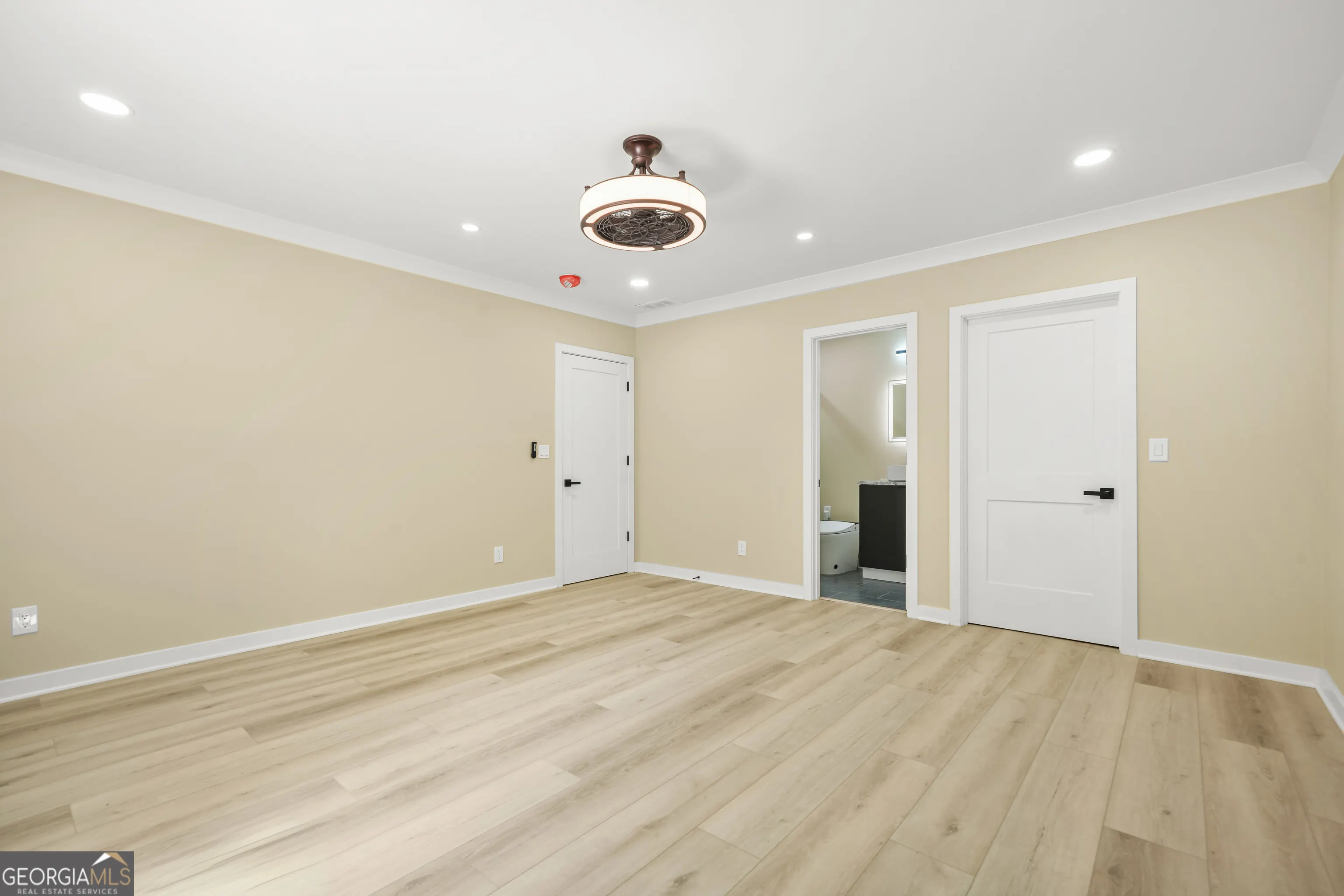 105 Shadowood Lane