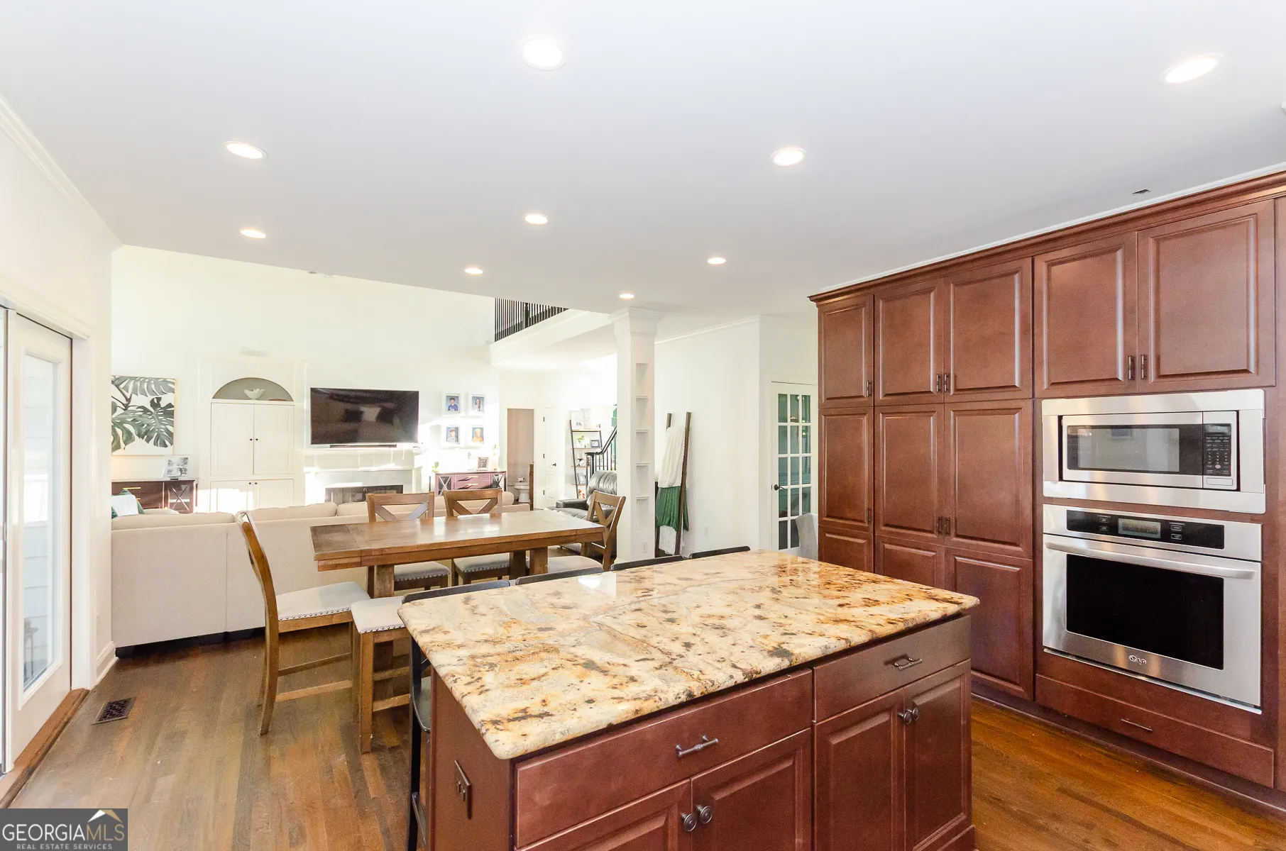 3713 Lake Edge Drive