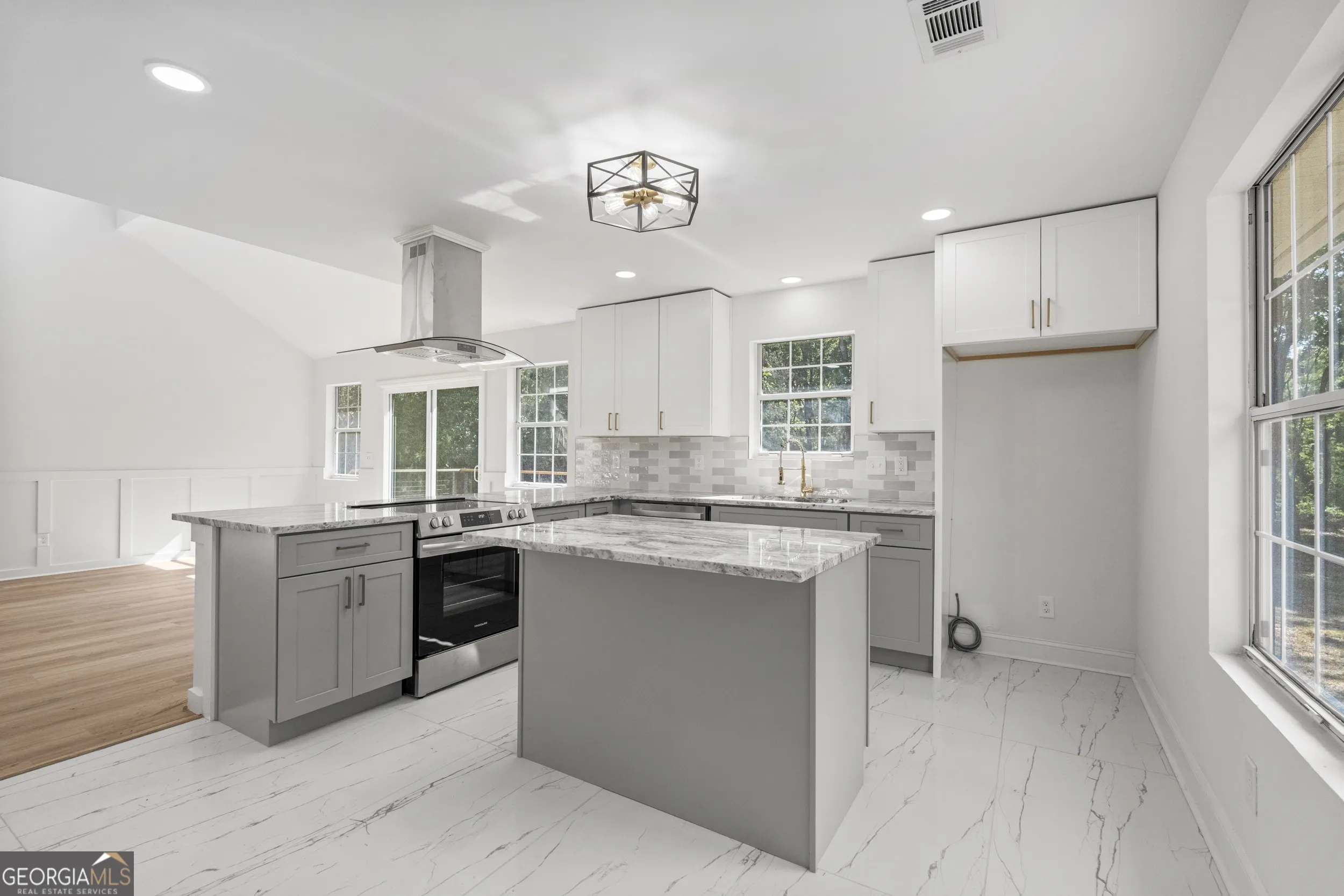 36 H St,