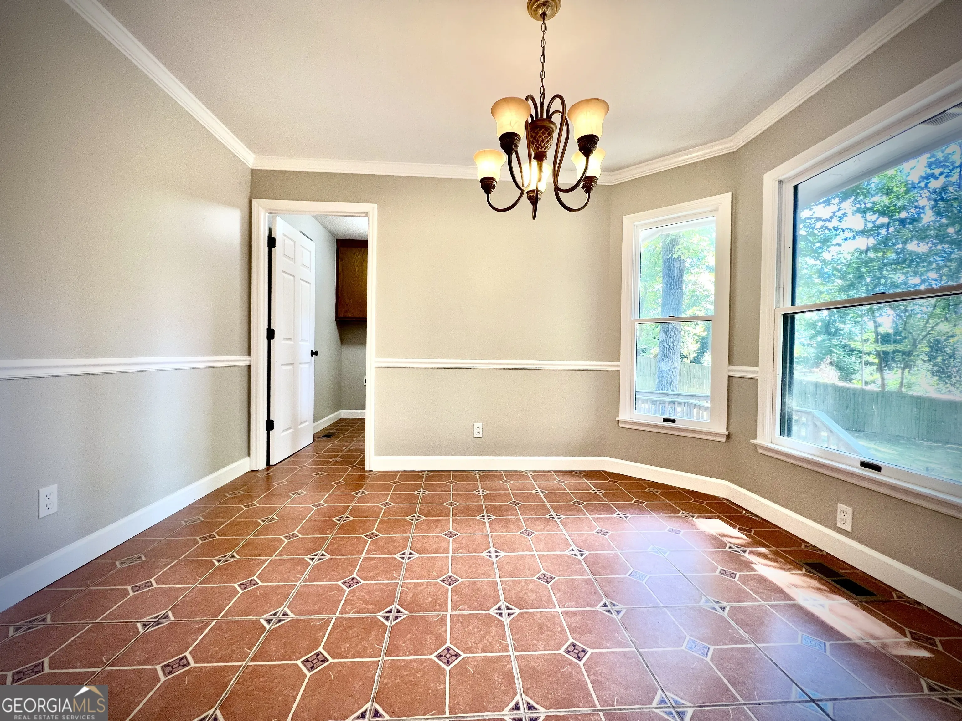 112 White Oak Circle
