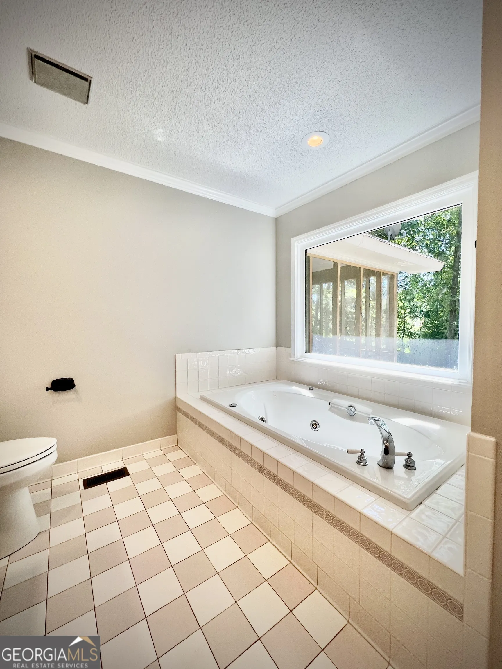 112 White Oak Circle