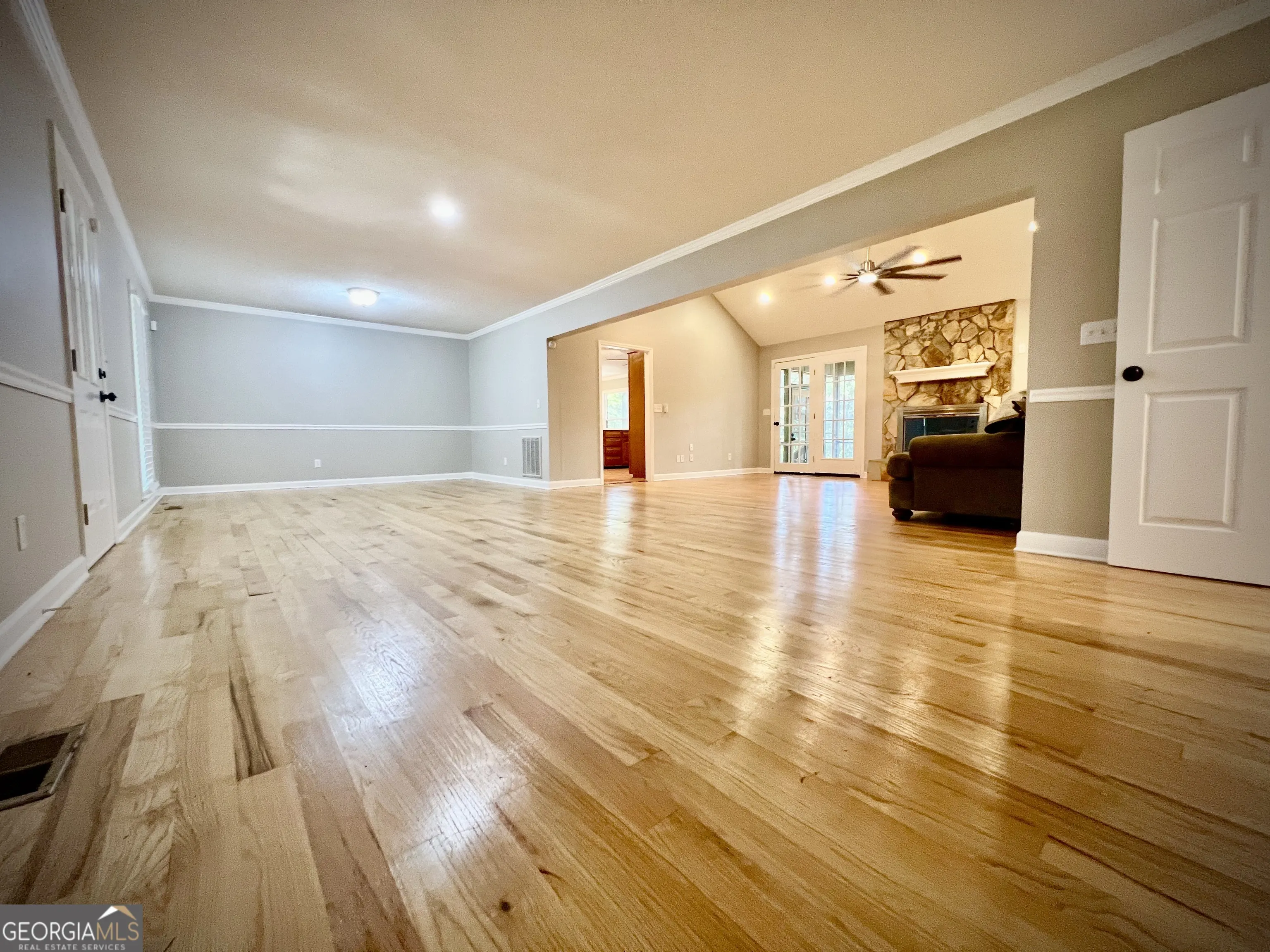 112 White Oak Circle