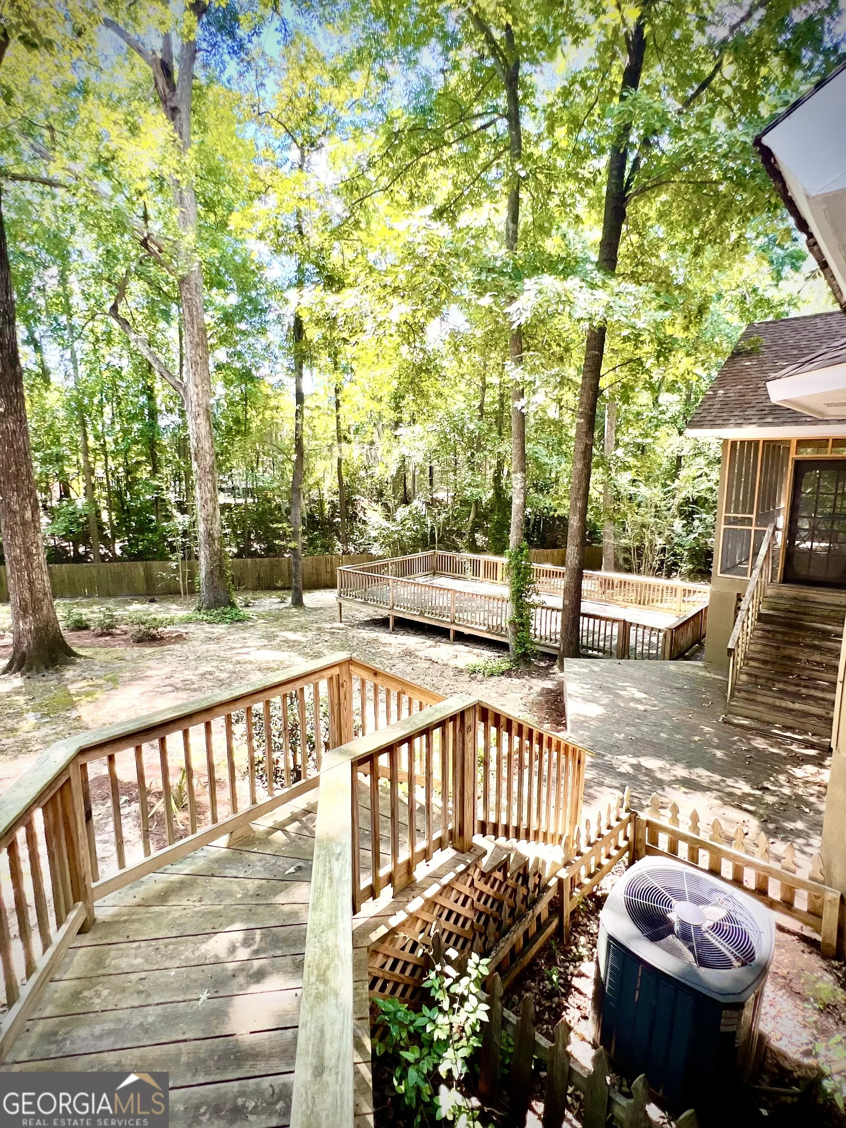 112 White Oak Circle