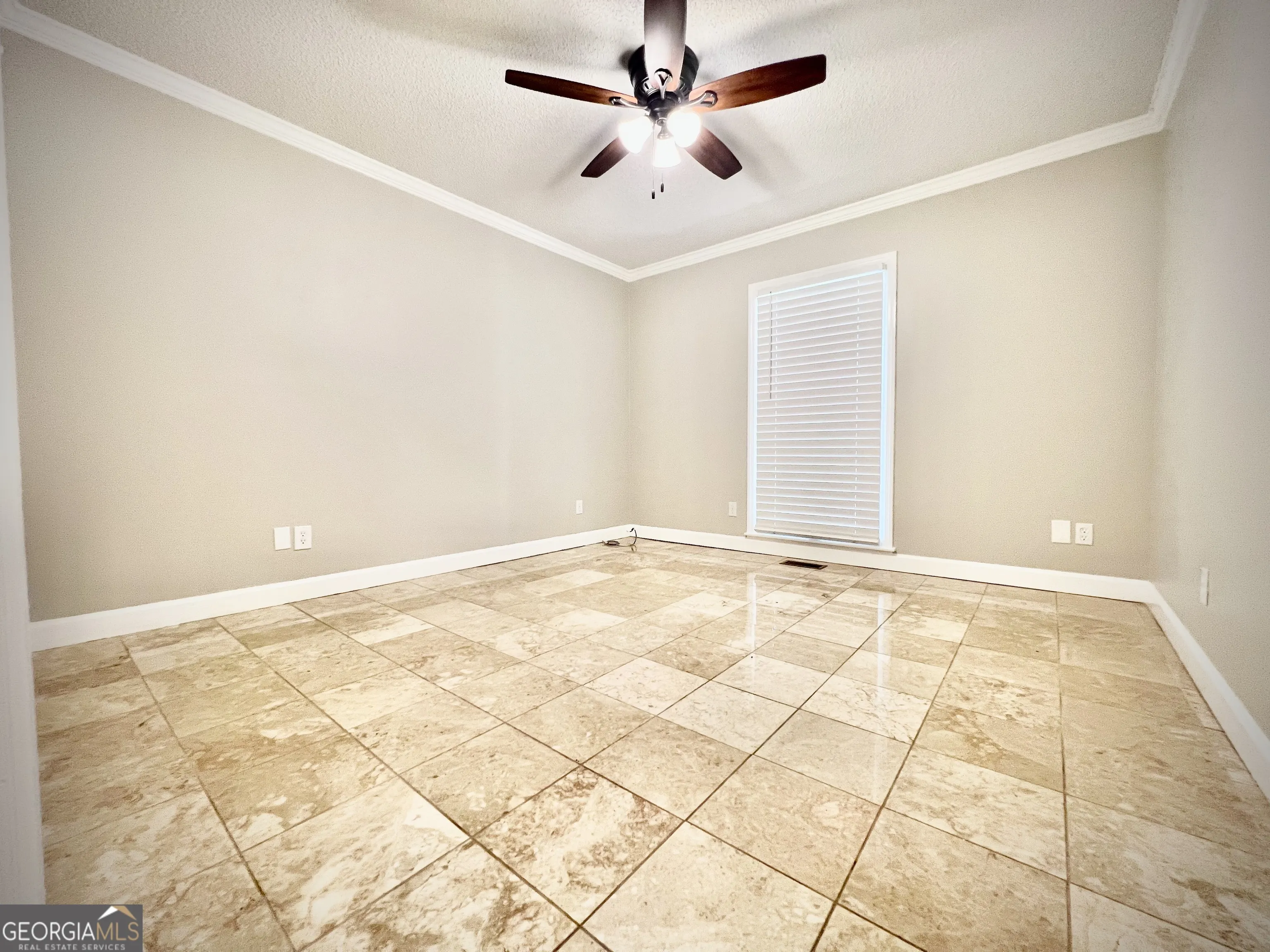 112 White Oak Circle