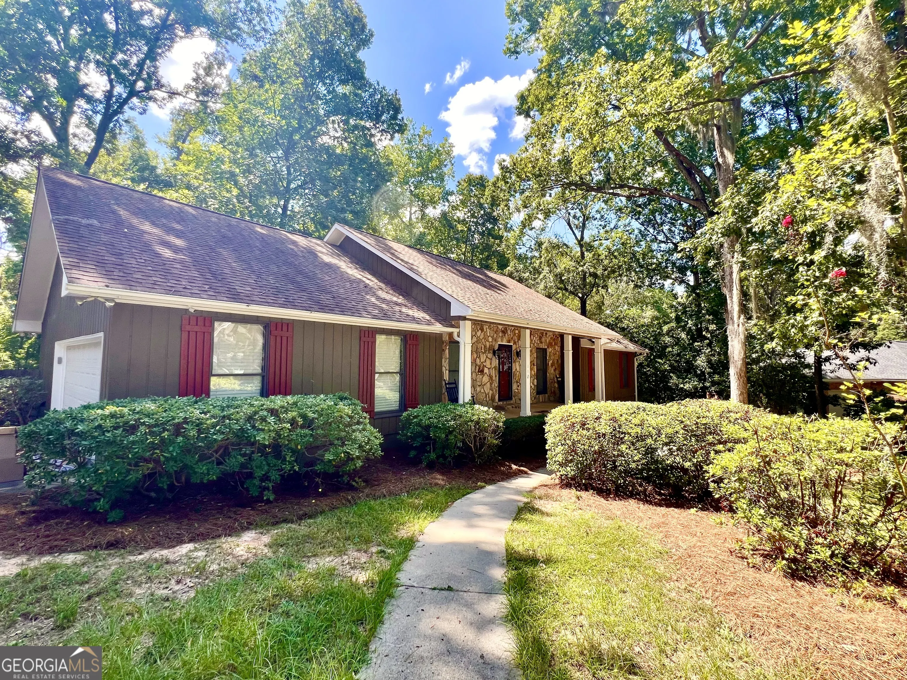 112 White Oak Circle