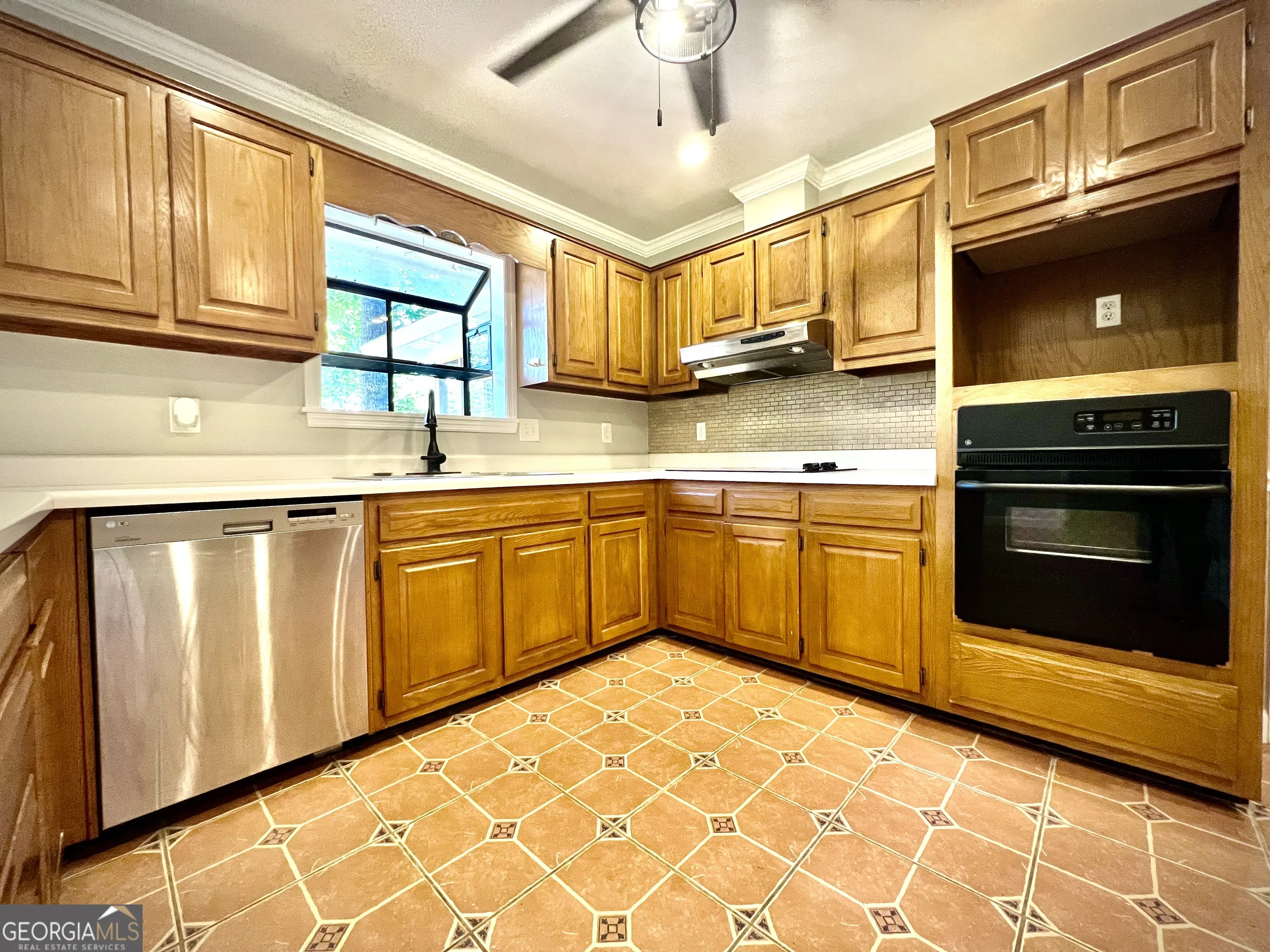112 White Oak Circle
