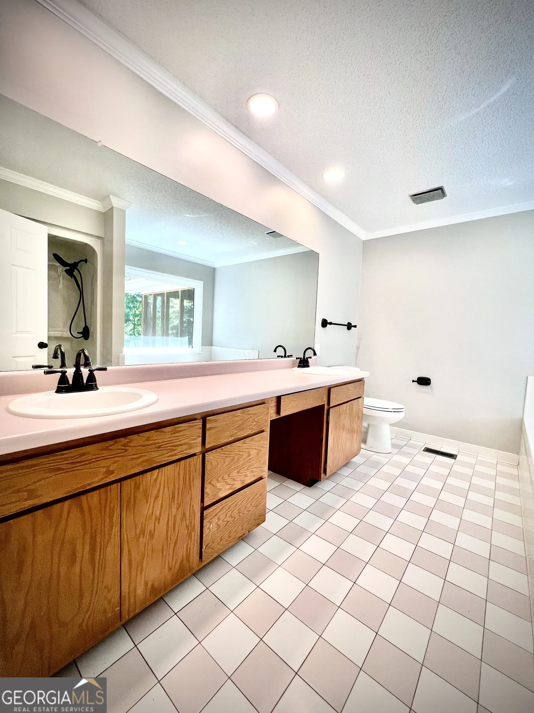 112 White Oak Circle