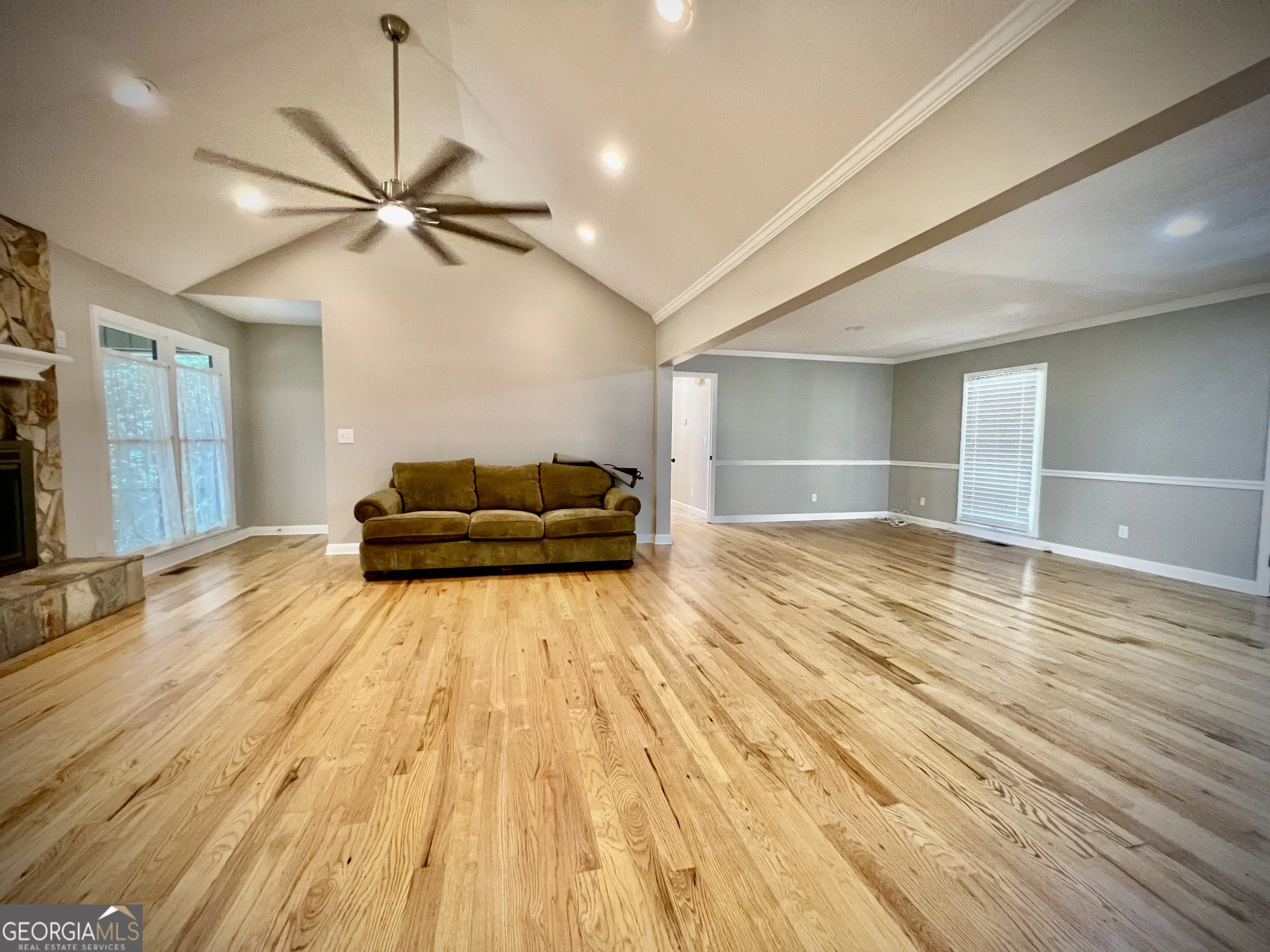 112 White Oak Circle