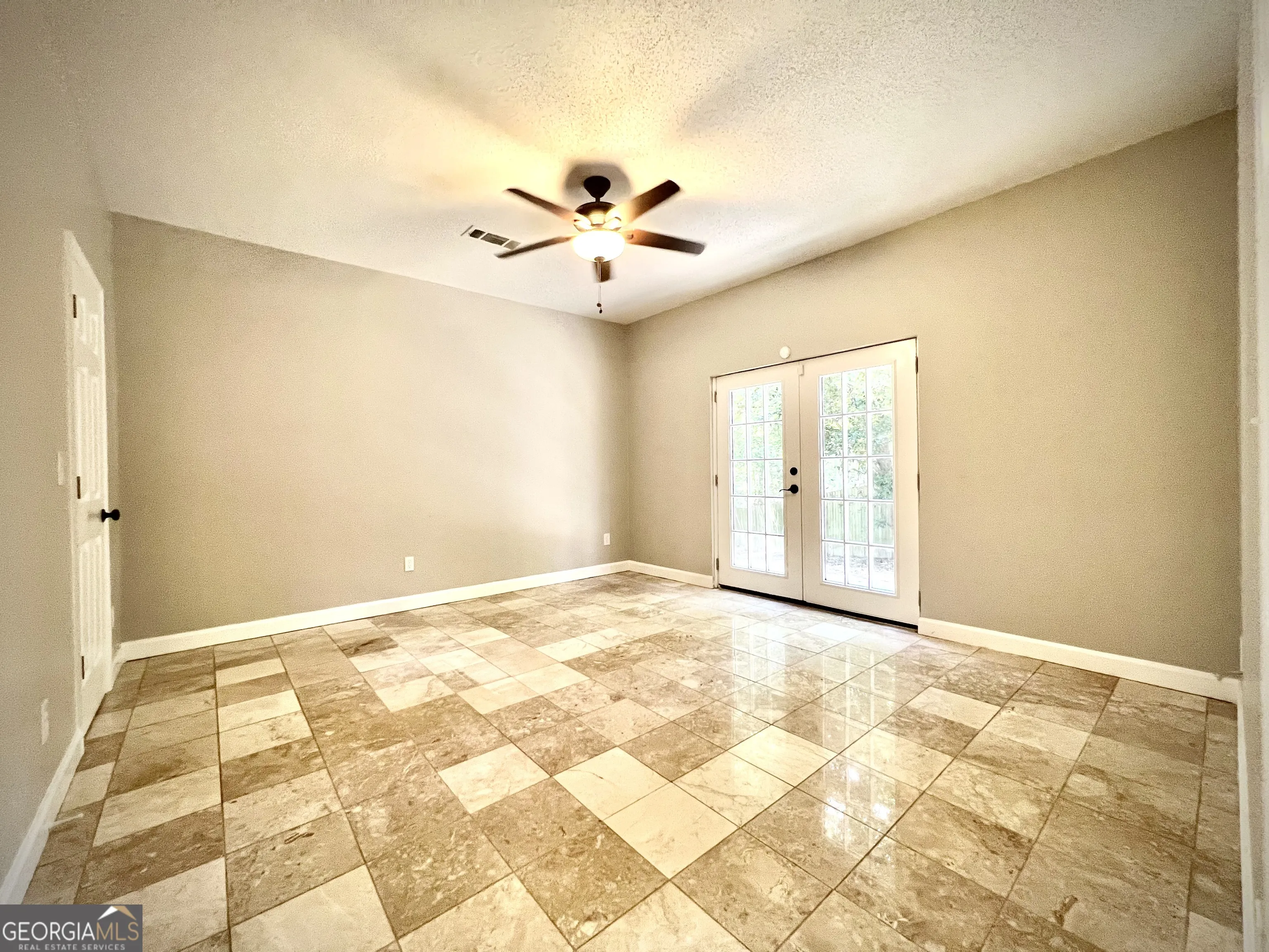 112 White Oak Circle