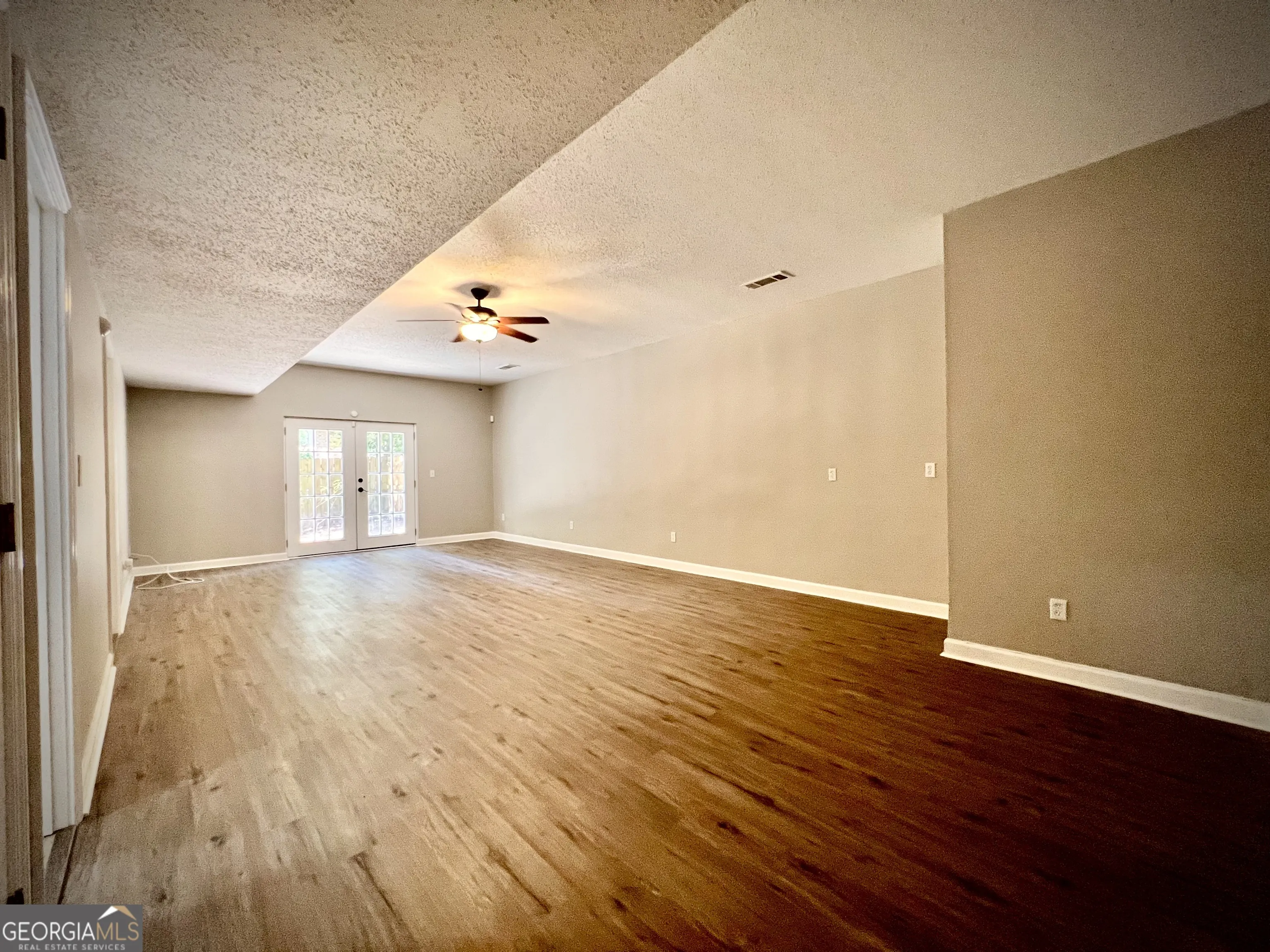 112 White Oak Circle