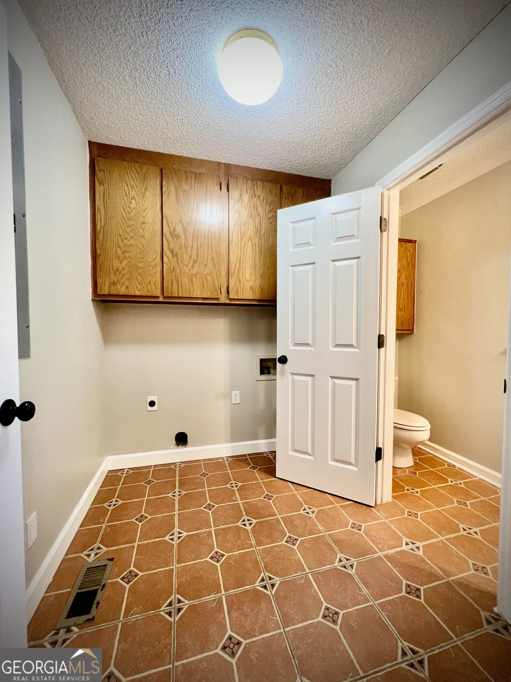 112 White Oak Circle