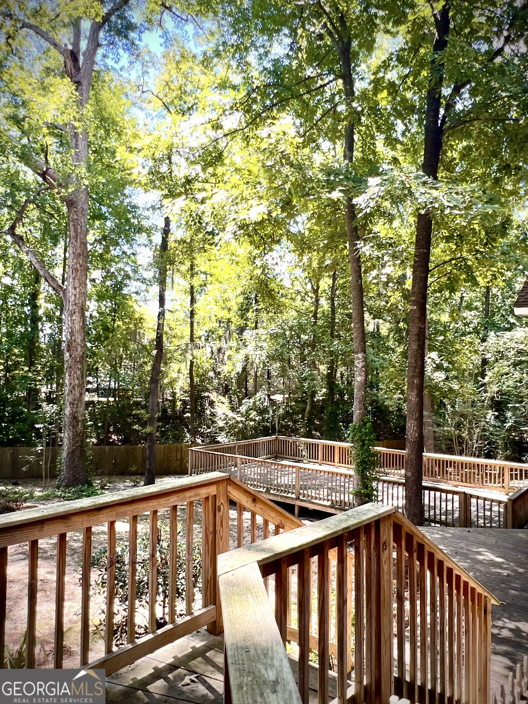 112 White Oak Circle