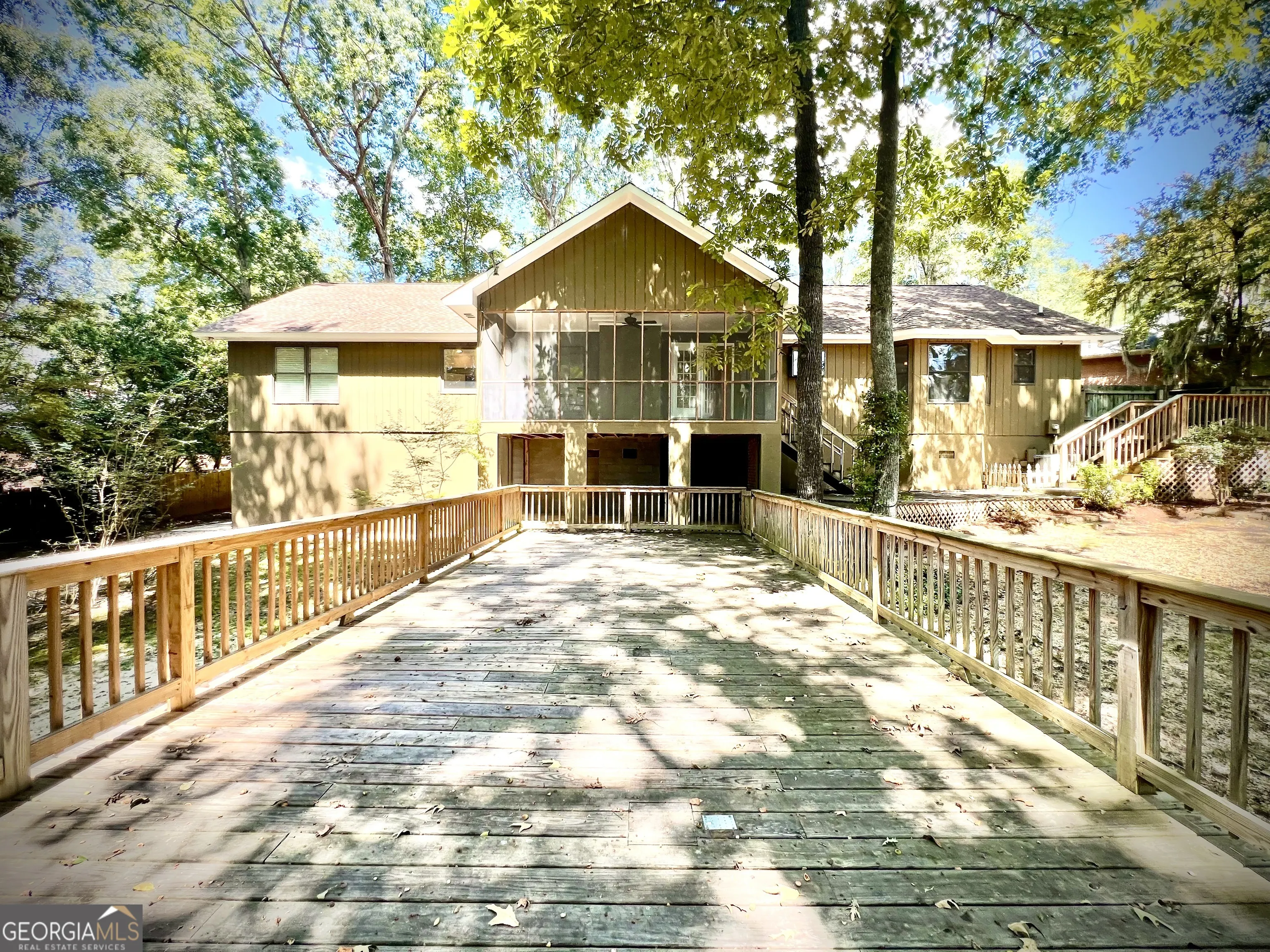 112 White Oak Circle