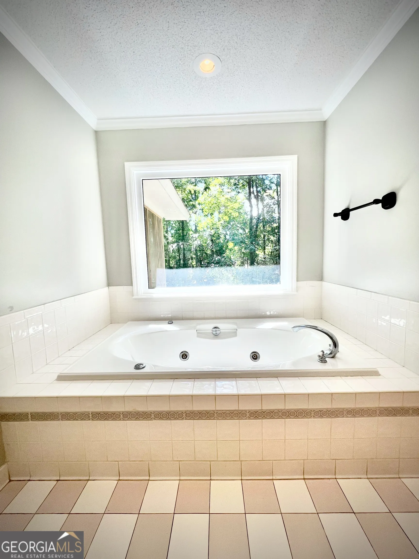 112 White Oak Circle