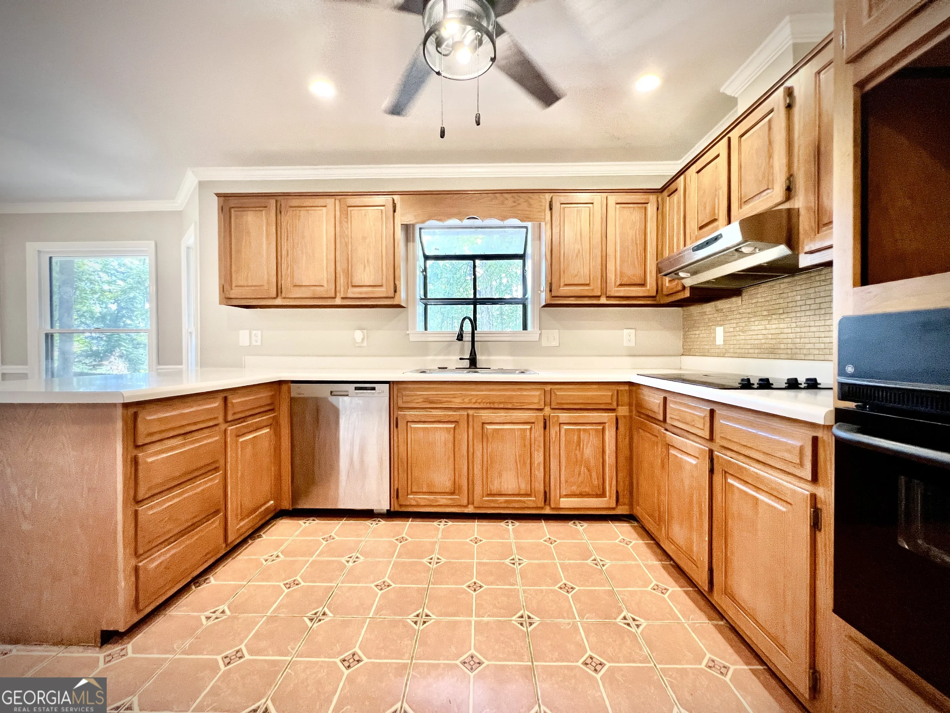 112 White Oak Circle