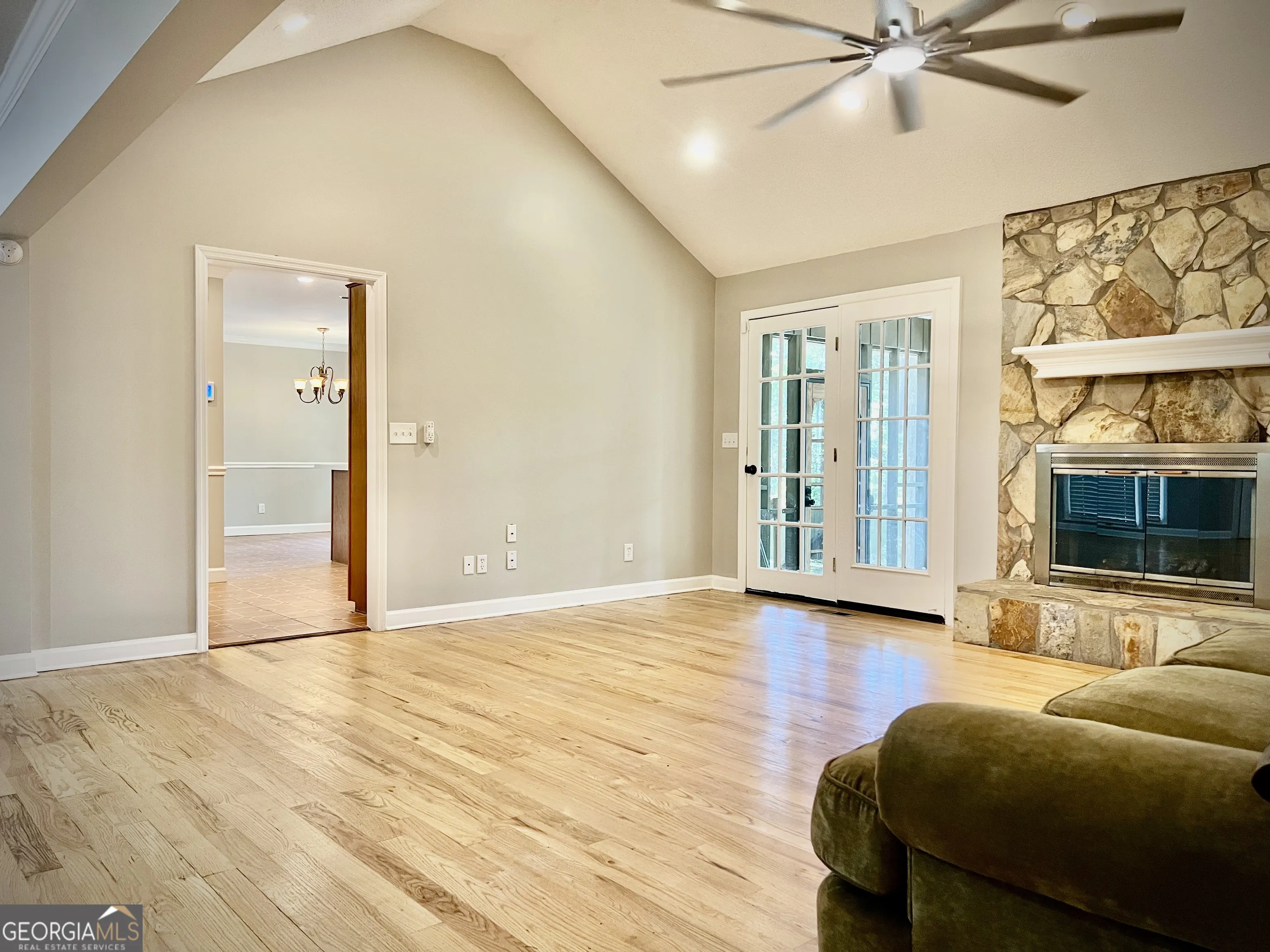 112 White Oak Circle