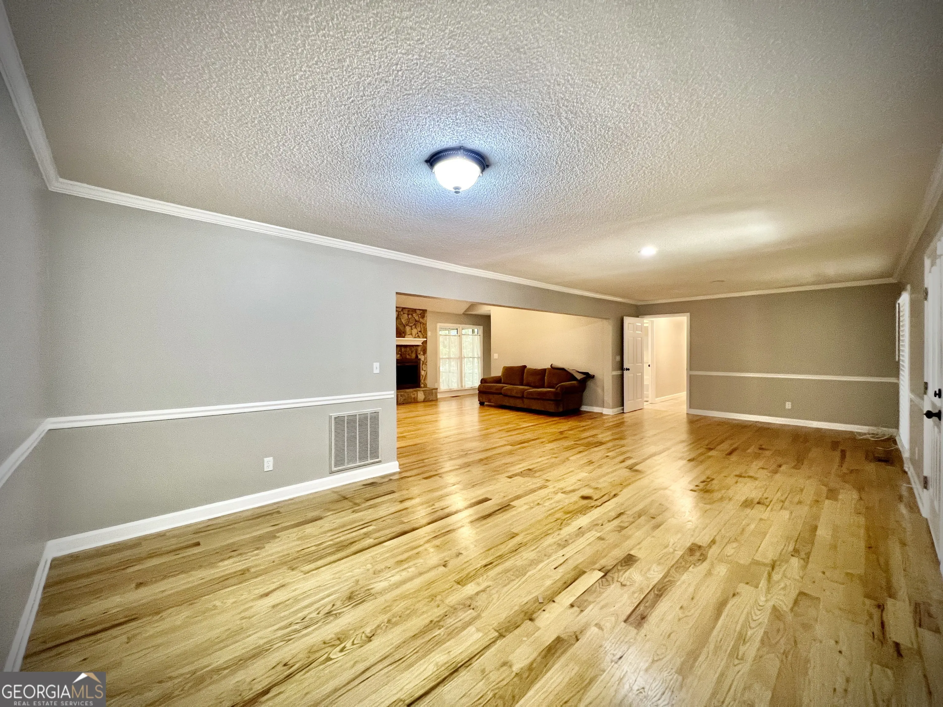 112 White Oak Circle