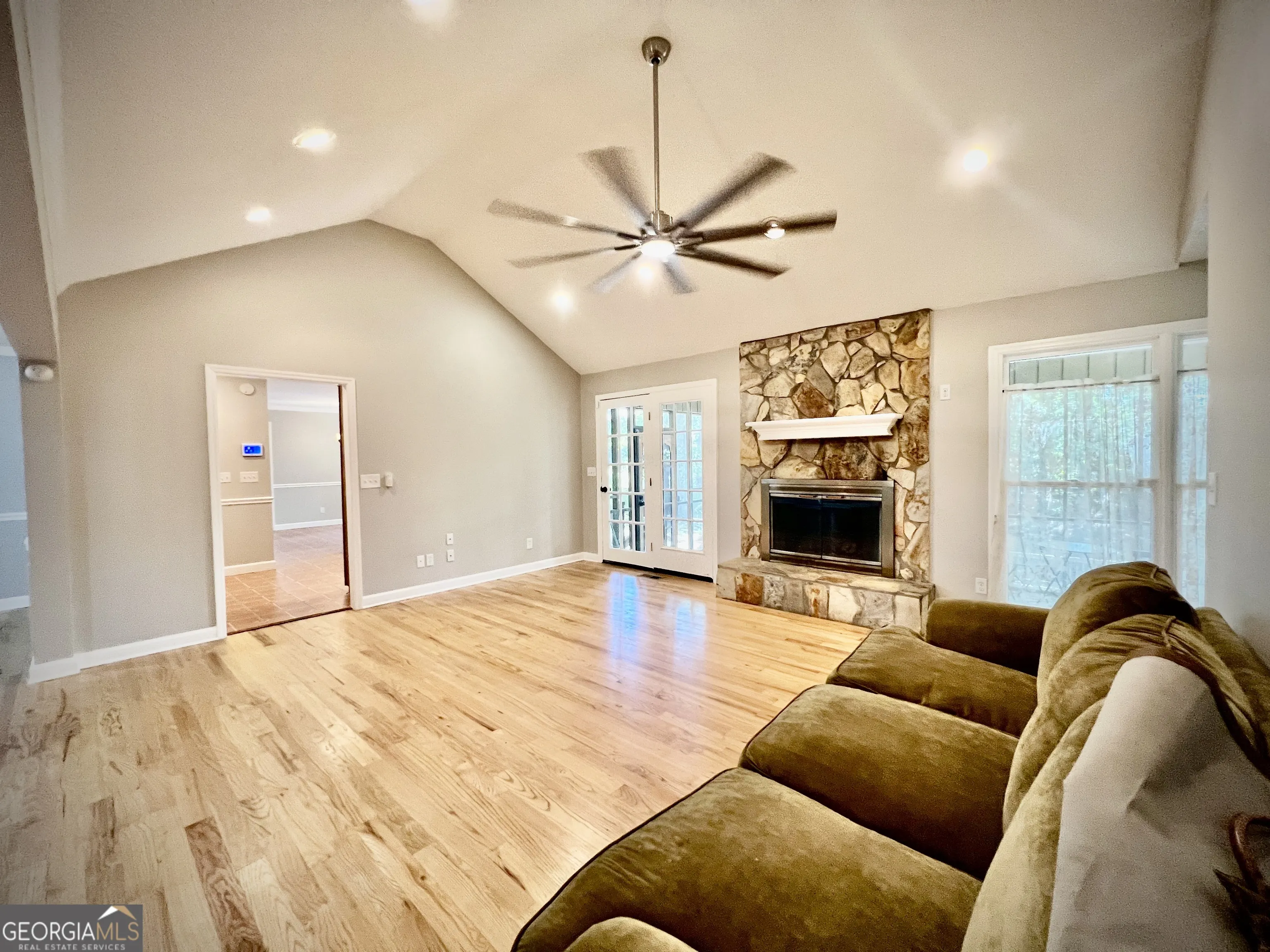 112 White Oak Circle