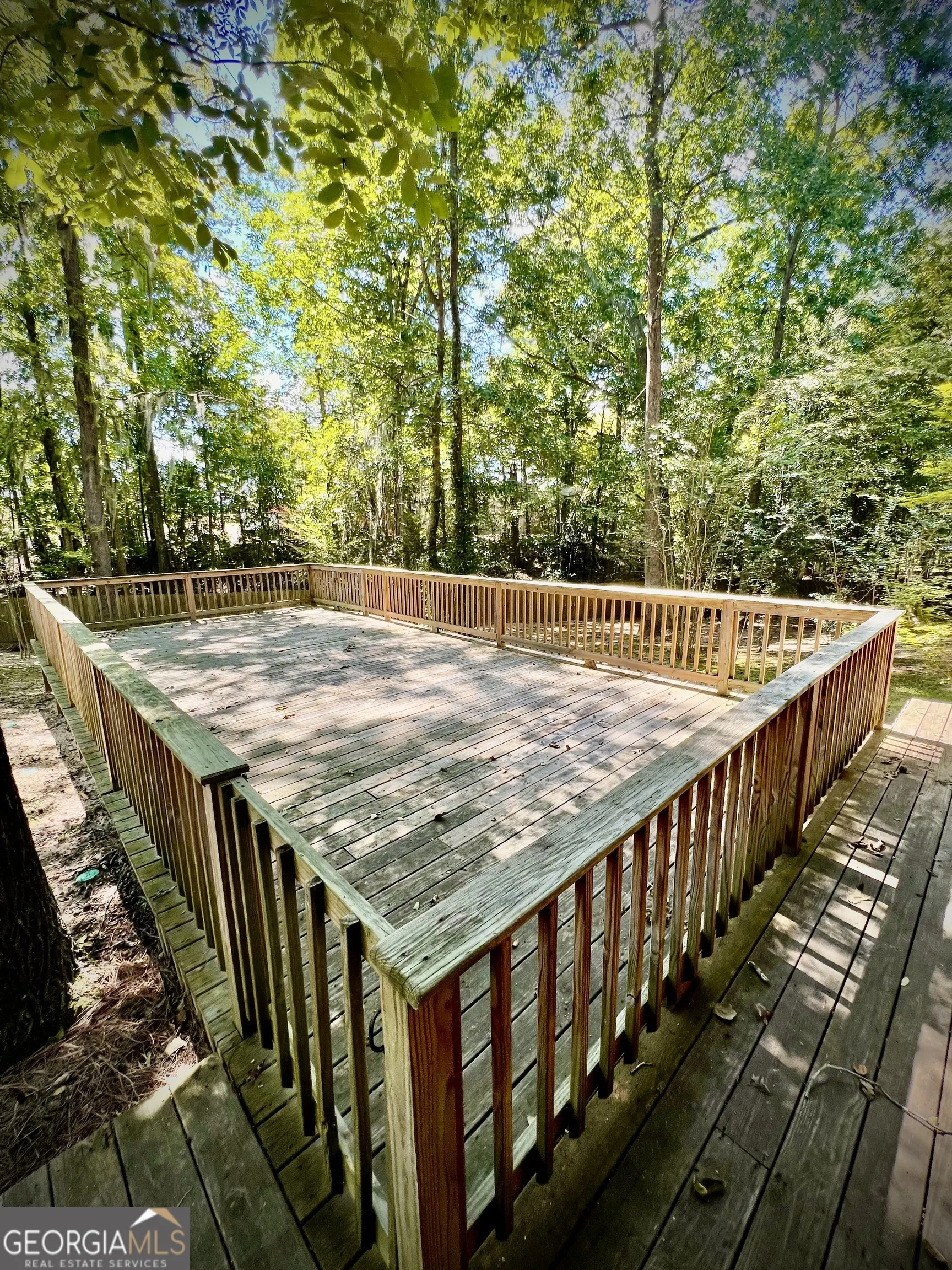 112 White Oak Circle