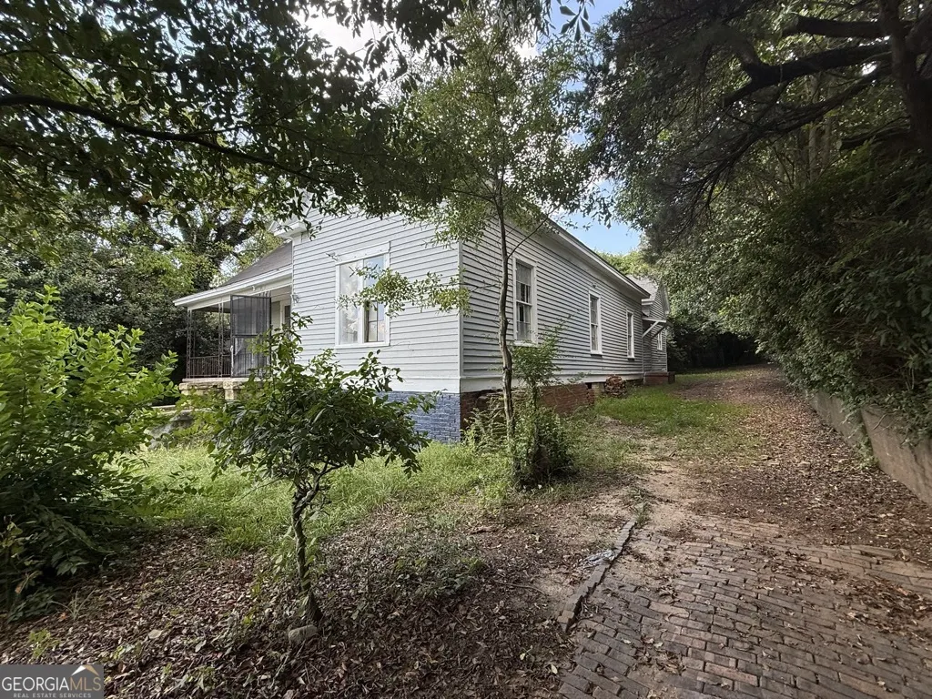 532 Woolfolk Street
