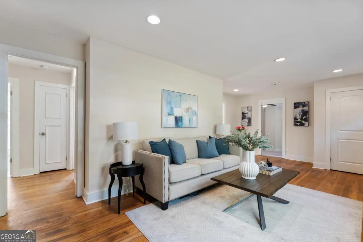 3278 Robin Road