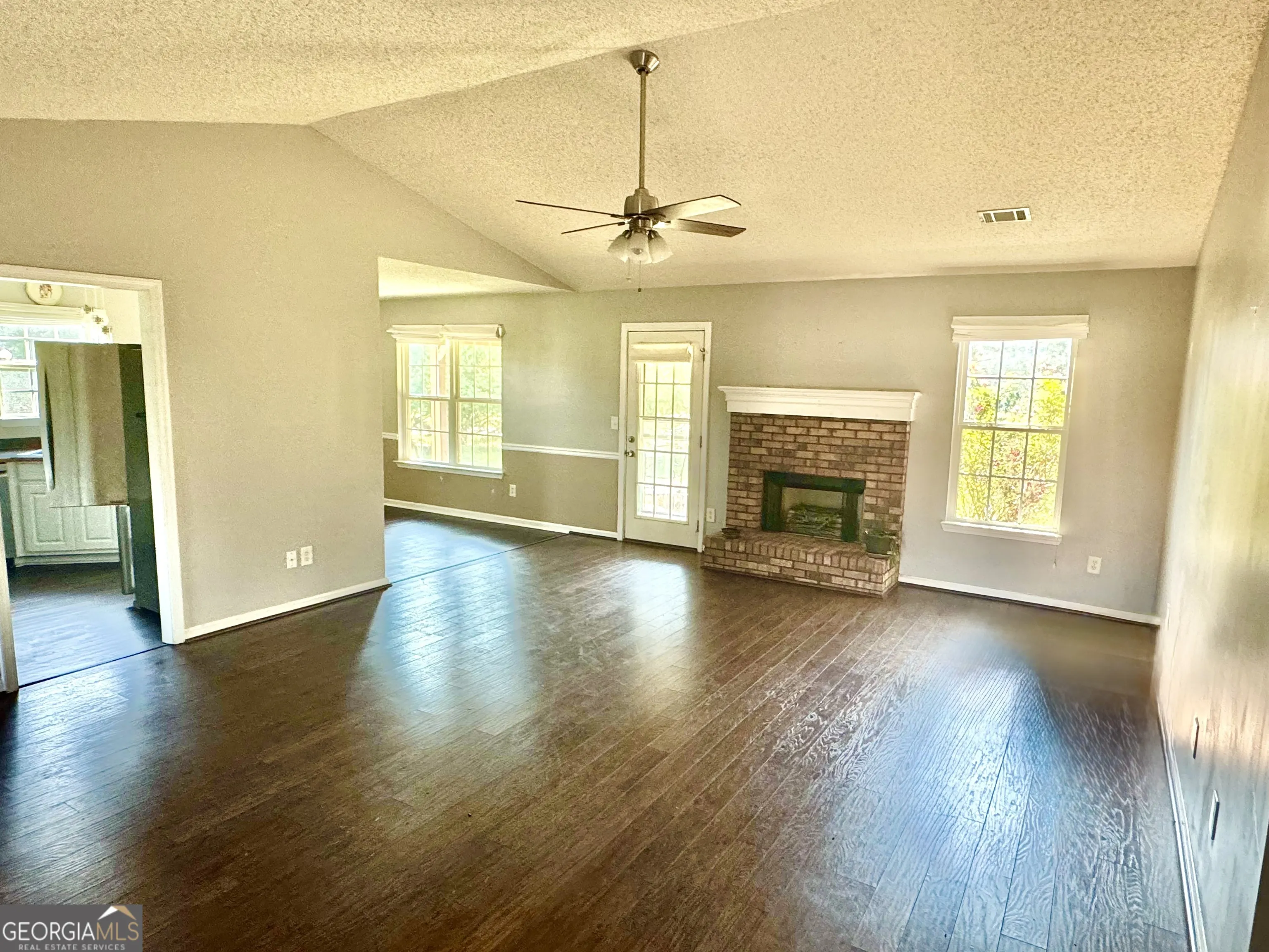 211 Lucas Way