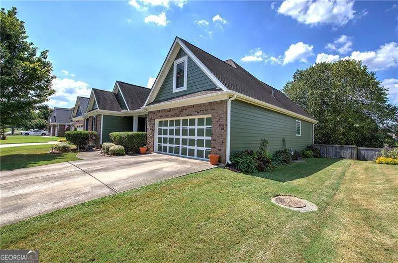 27 Summer Place NW